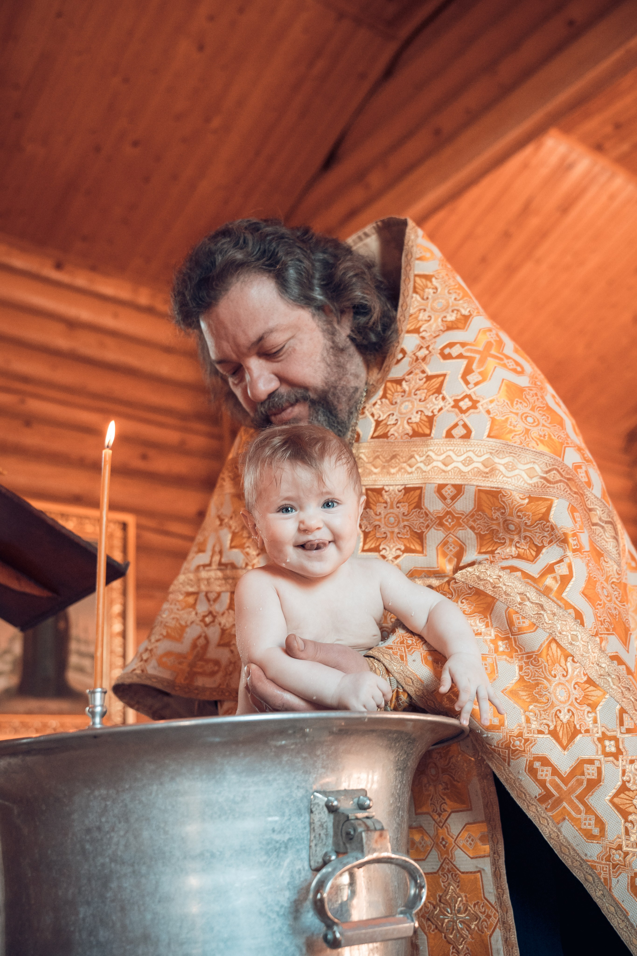 Фотографии момента погружения в купель (Таинство крещения). Moscow_CPC