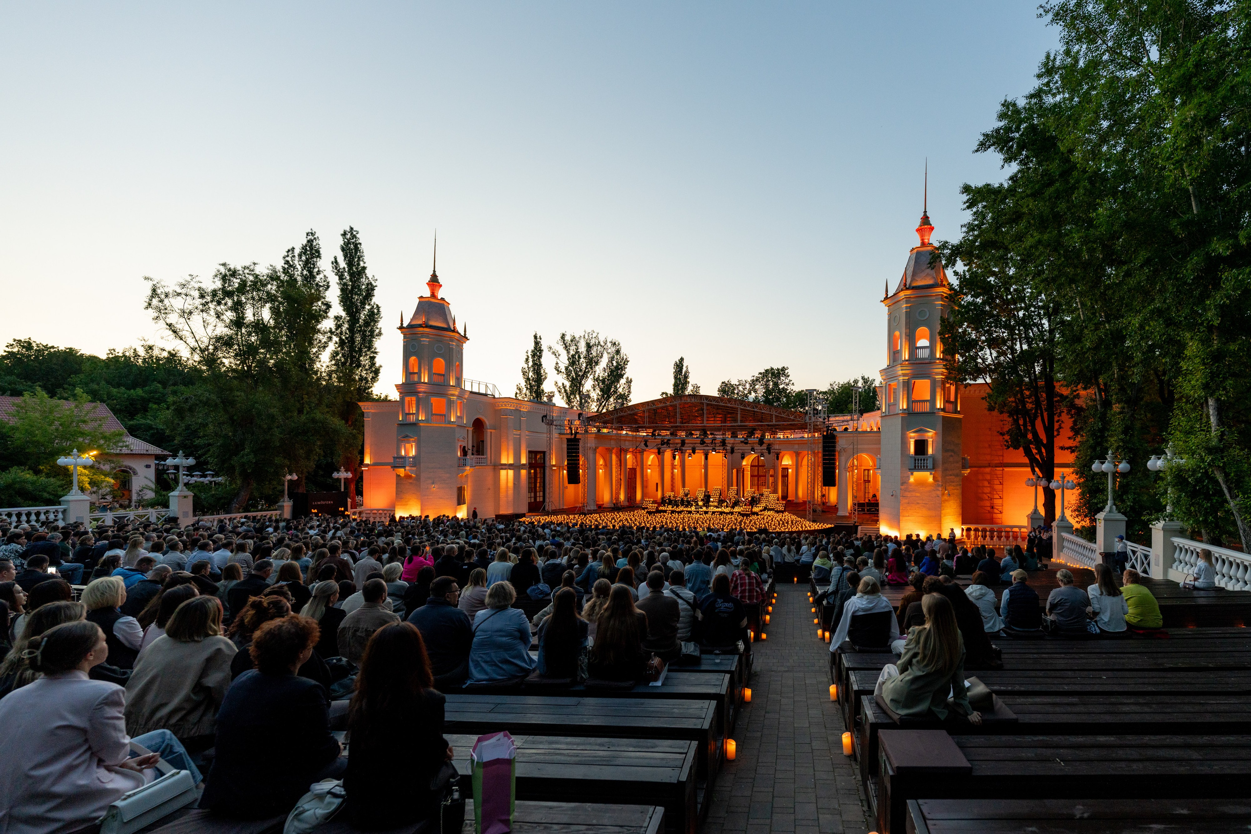 Симфонический оркестр Lumisfera при свечах. Фотограф Никита Комаров
