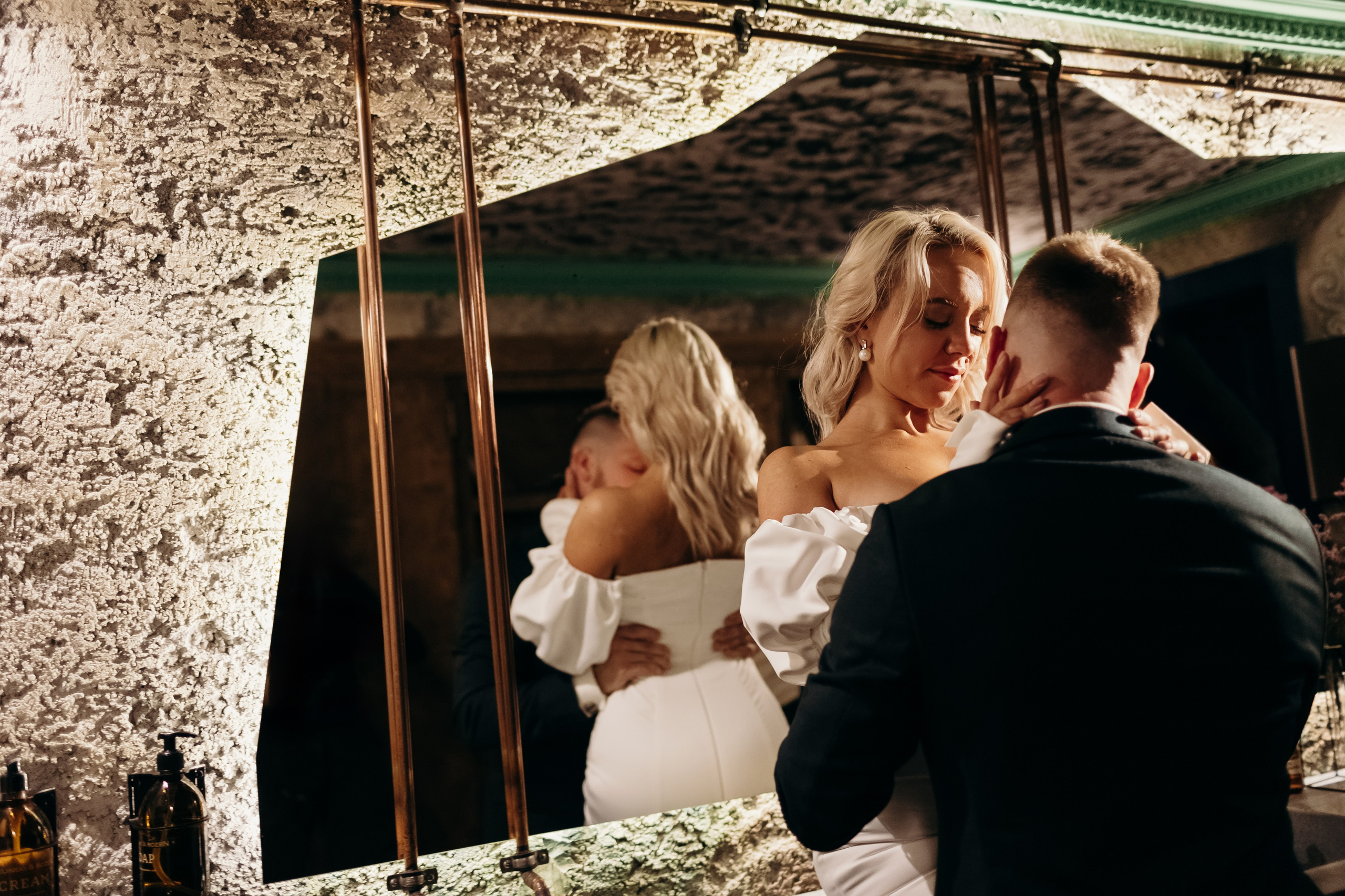 Александр и Елена (сборы, ресторан). Фотограф свадебный семейный в Красноярске Шукшина Наталья