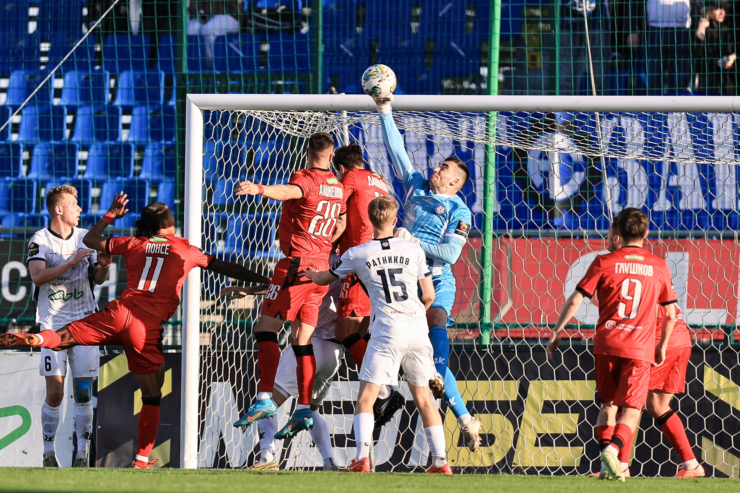 ФК Камаз — ФК Акрон. Спортивный репортажный фотограф Казань Нафис Сиразетдинов