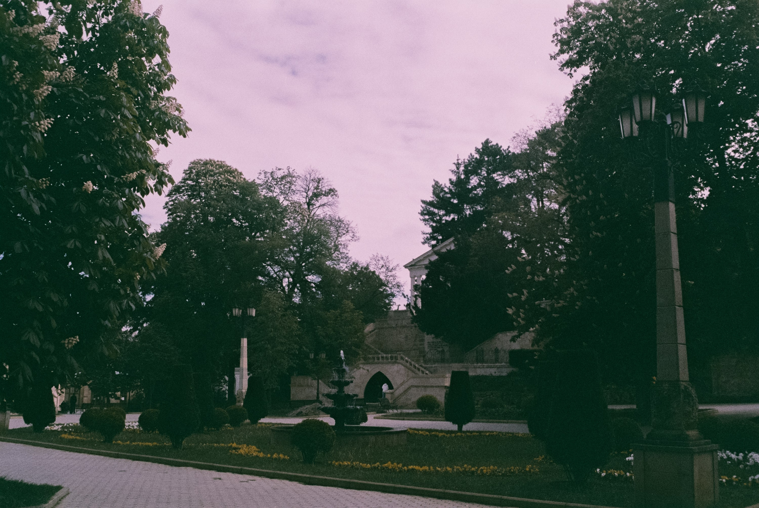 Кисловодск 11 мая / Fujicolor Superia 200 (просрочка) / Minox 35GT