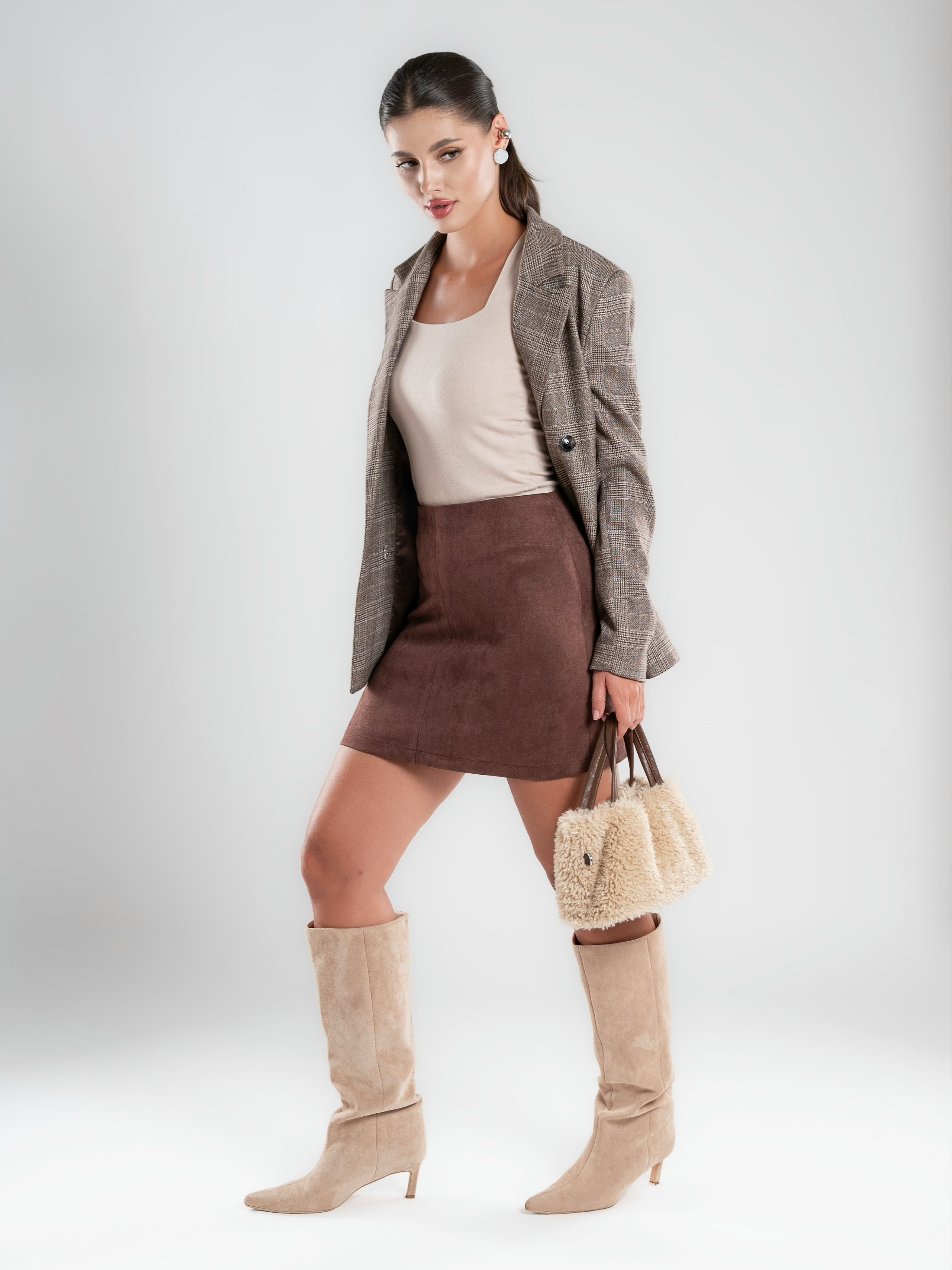Мини-юбки замшевые. Предметный фотограф, фото для маркетплейсов Пятигорск, КМВ