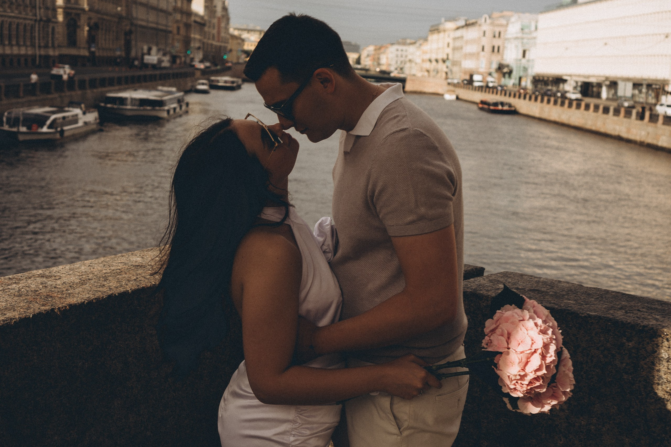 СВАДЕНБНАЯ СЬЕМКА НА КАТЕРЕ ПО КАНАЛАМ САНКТ-ПЕТЕРБУРГА И В АКВАТОРИИ НЕВЫ. Профессиональный фотограф, Санкт-Петербург — Виктория Богомолова