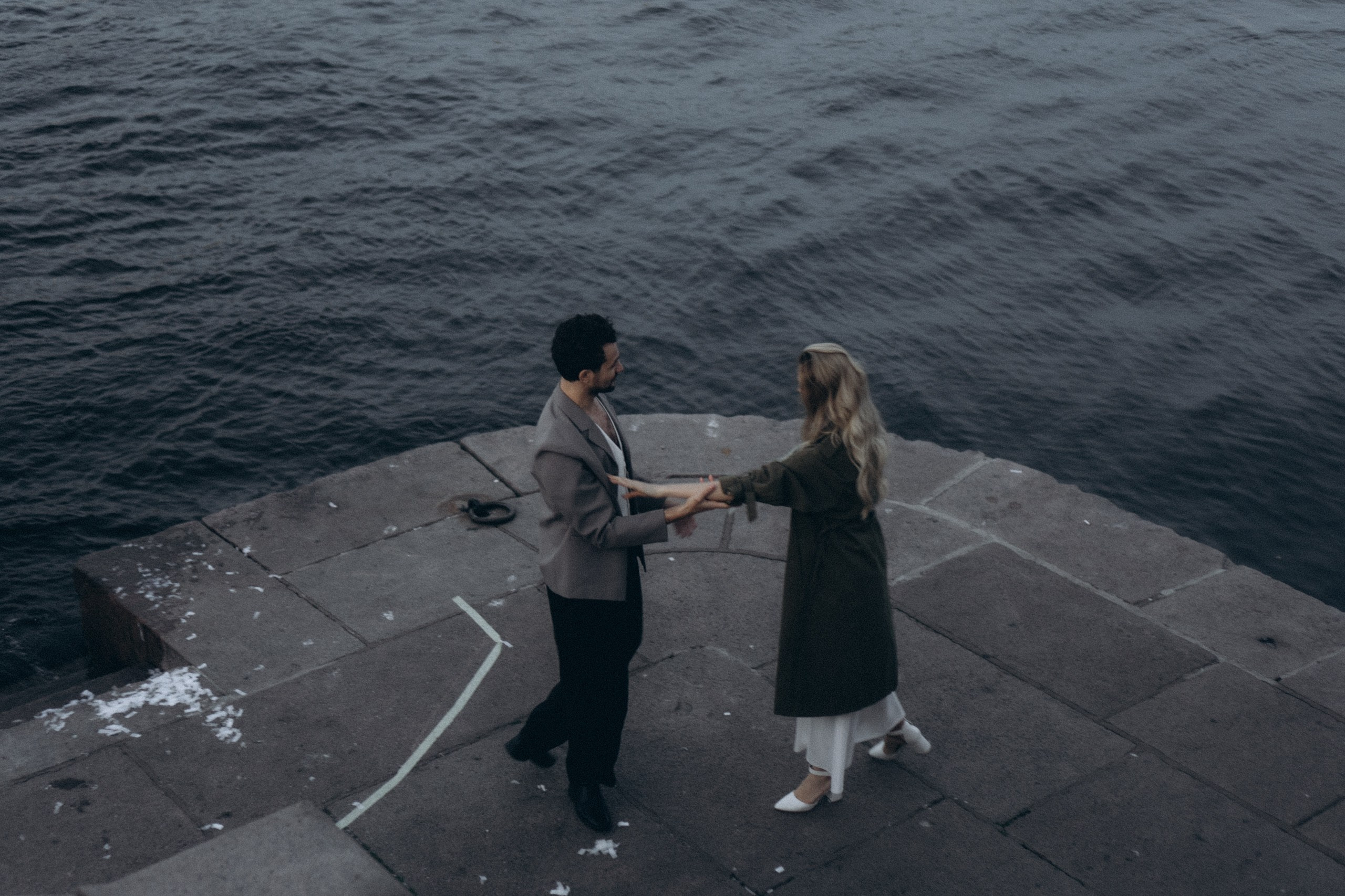 СВАДЕБНАЯ СЬЕМКА ПАРЫ НА РАССВЕТЕ В БЕЛЫЕ НОЧИ И ПРОГУЛКА С РАЗВОДНЫМИ МОСТАМИ И ПИКНИК ВОЗЛЕ ИСАКИЕВСКОГО СОБОРА. Профессиональный фотограф, Санкт-Петербург — Виктория Богомолова