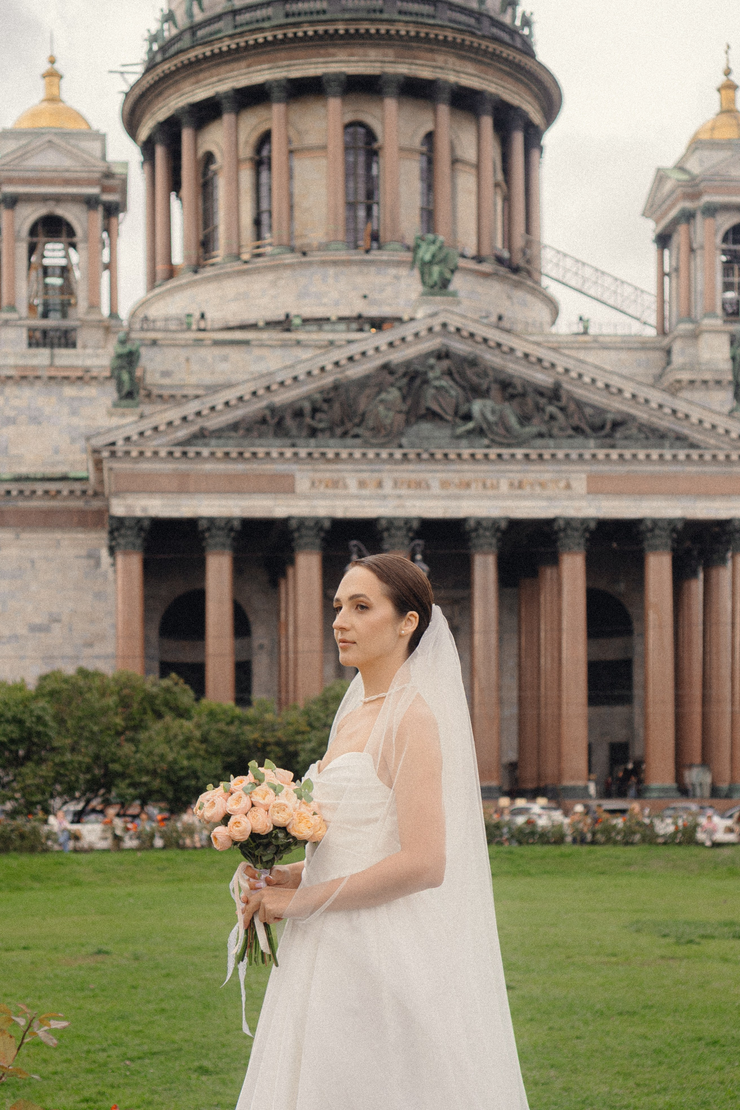 СВАДЕБНАЯ ПРОГУЛКА В САНТК-ПЕТЕРБУРГЕ (ИСАКИЕВСКИЙ СОБОР, ЗИМНЯЯ КАНАВКА, ЭРМИТАЖ И БОЛЬШАЯ МОРСКАЯ УЛИЦА). Профессиональный фотограф, Санкт-Петербург — Виктория Богомолова