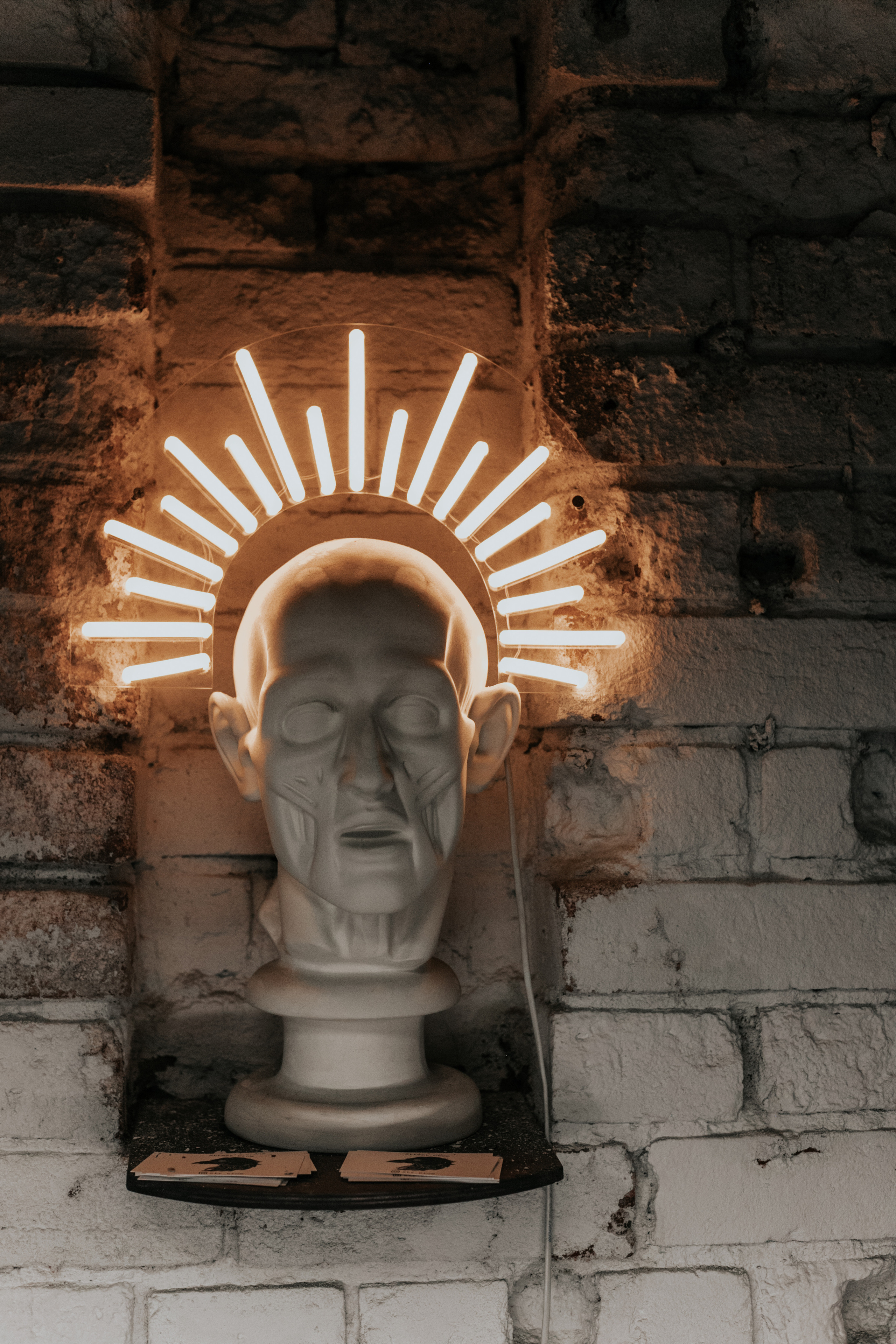 Лавстори перед свадьбой в ювелирной мастерской. Свадебный фотограф в Москве Элина Ларченкова. Фото, которые цепляют