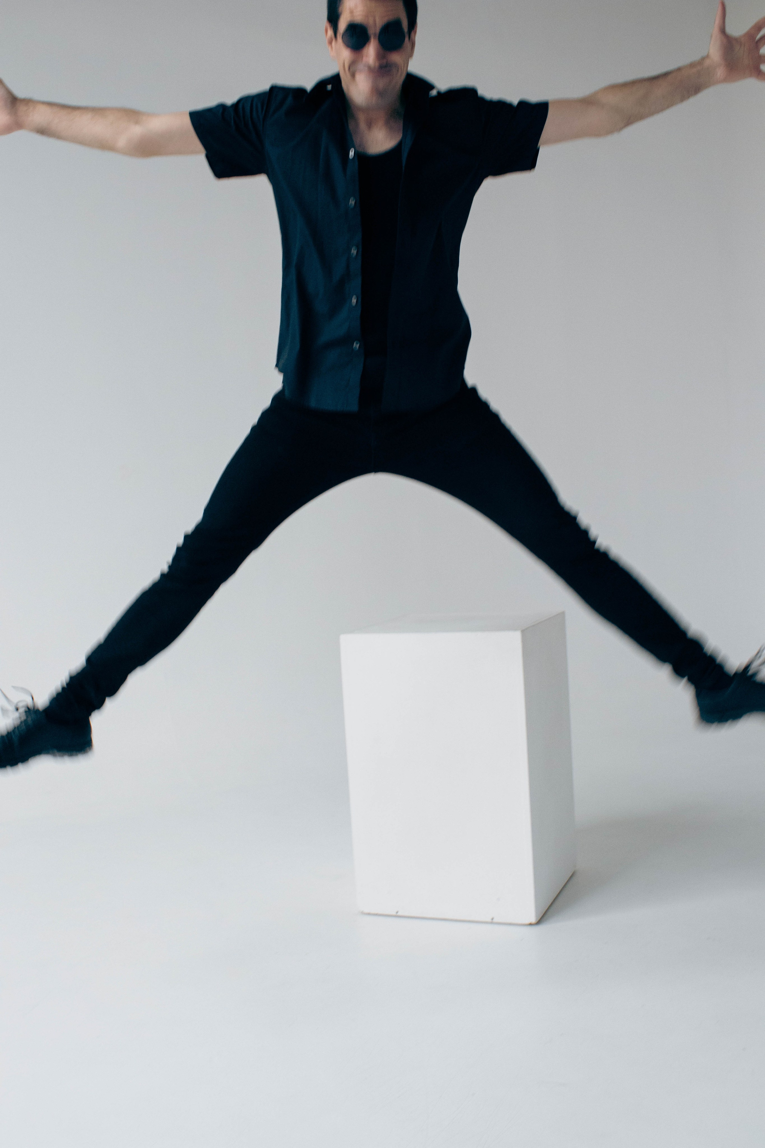 СТУДИЯ. Уличный фотограф Города N