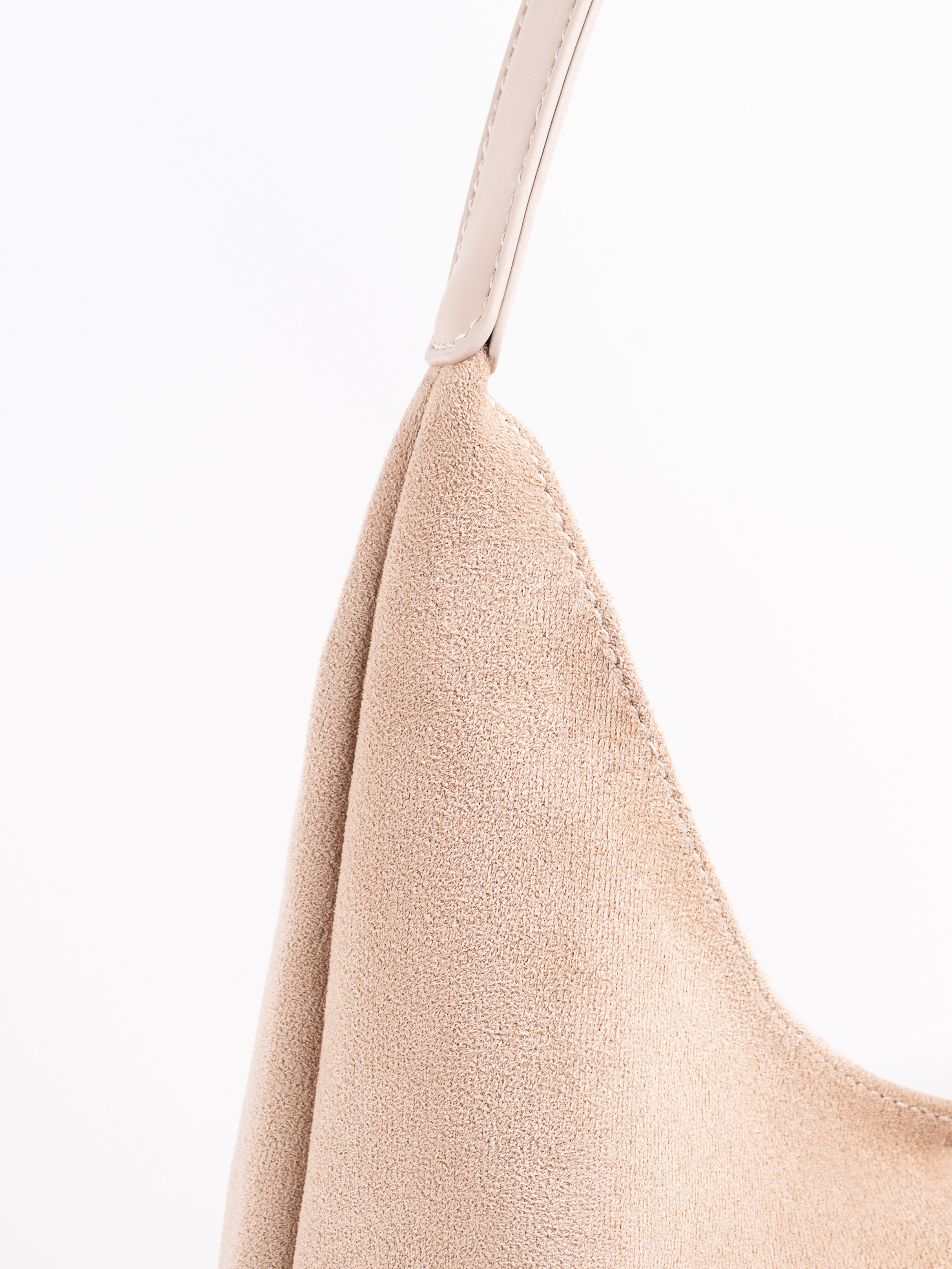 Q Шопперы замшевые предметка серия 3. Предметный фотограф, фото для маркетплейсов Пятигорск, КМВ