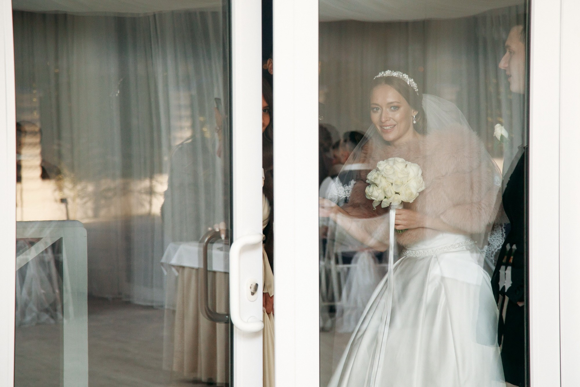 Свадьба с огоньком. Фотограф крещение венчание в Петербурге! Помогает подобрать храм и посоветовал душевного батюшку в СПб