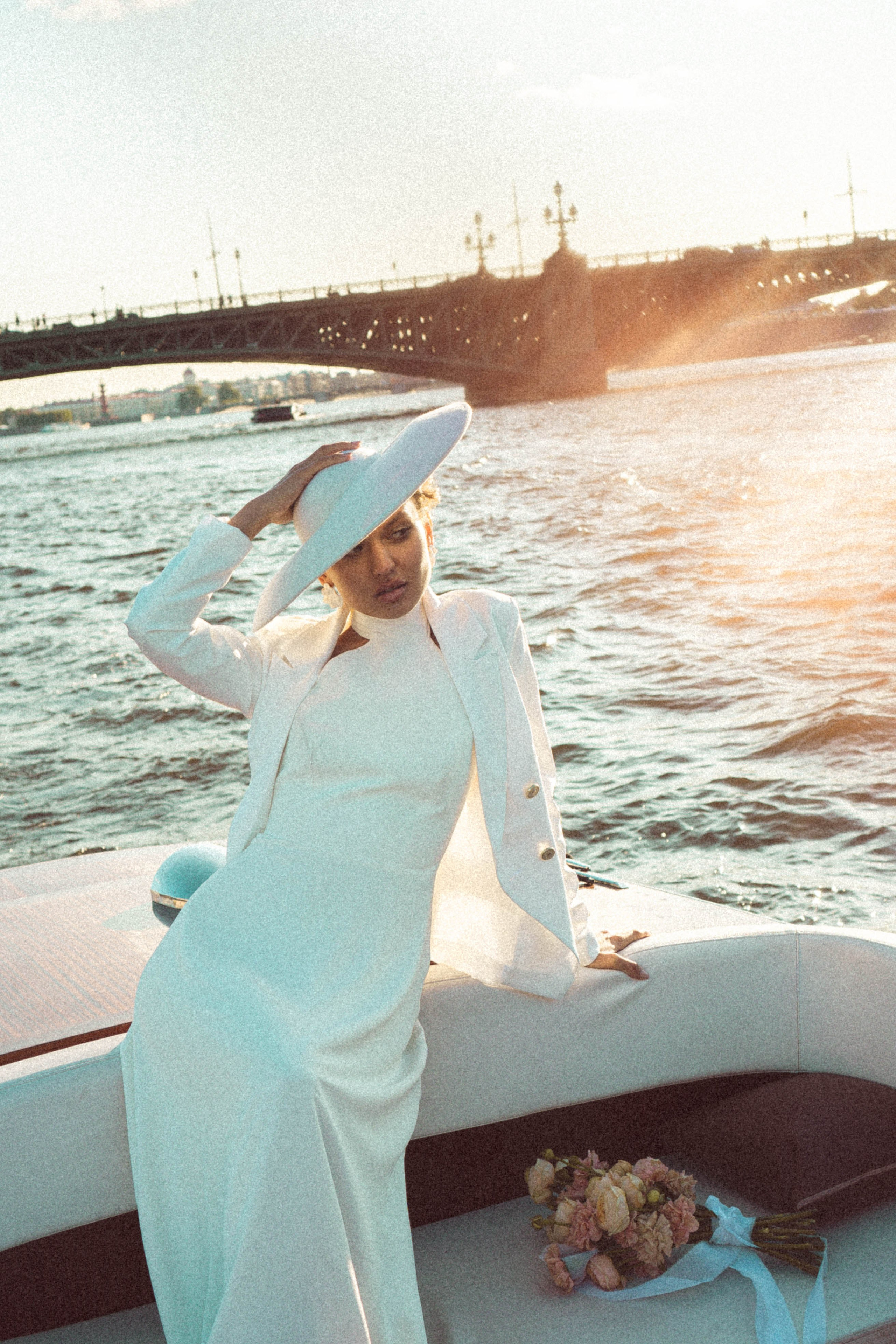 СВАДЕНБНАЯ СЬЕМКА НА КАТЕРЕ ПО КАНАЛАМ САНКТ-ПЕТЕРБУРГА И В АКВАТОРИИ НЕВЫ. Профессиональный фотограф, Санкт-Петербург — Виктория Богомолова