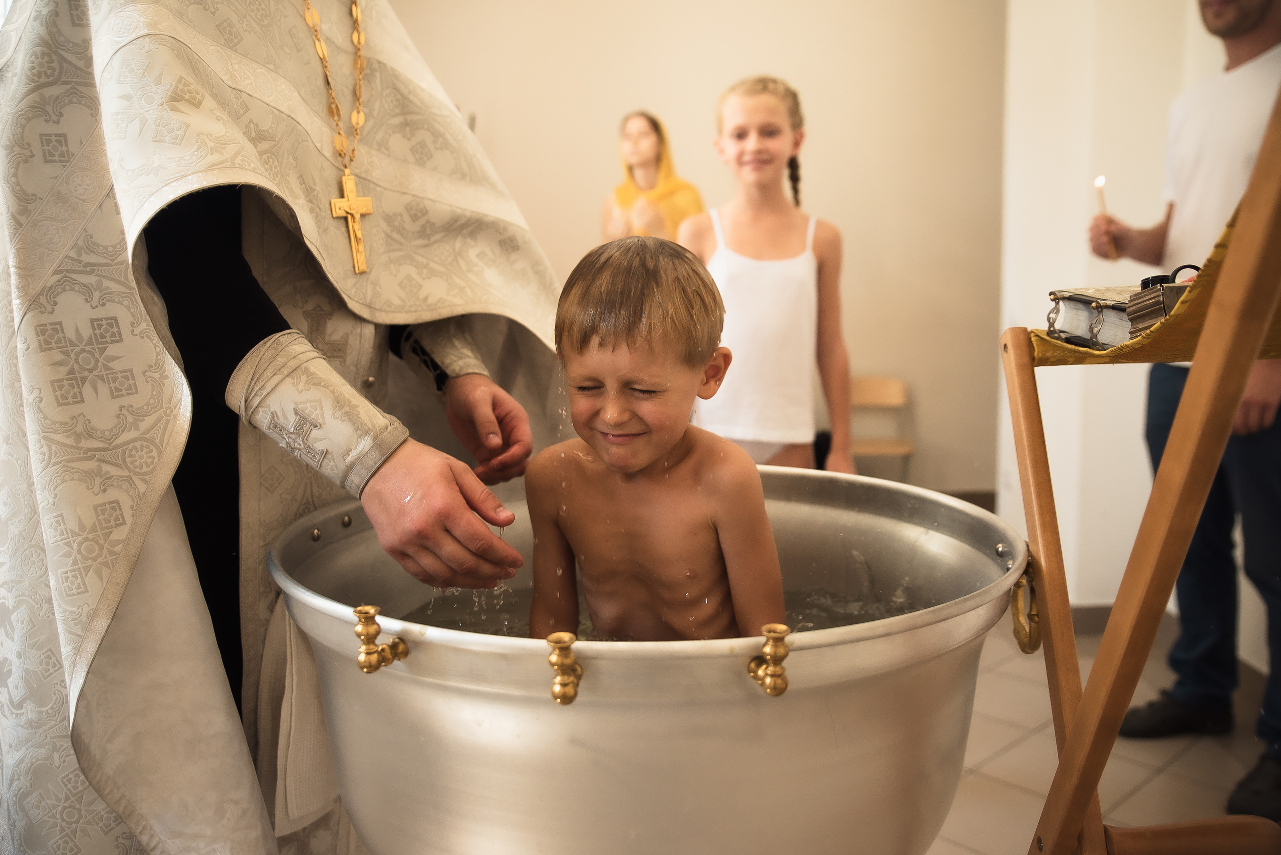 Крещение Юли и Вадима. Фотограф Таинства Крещения в Саратове Ильченко Артем