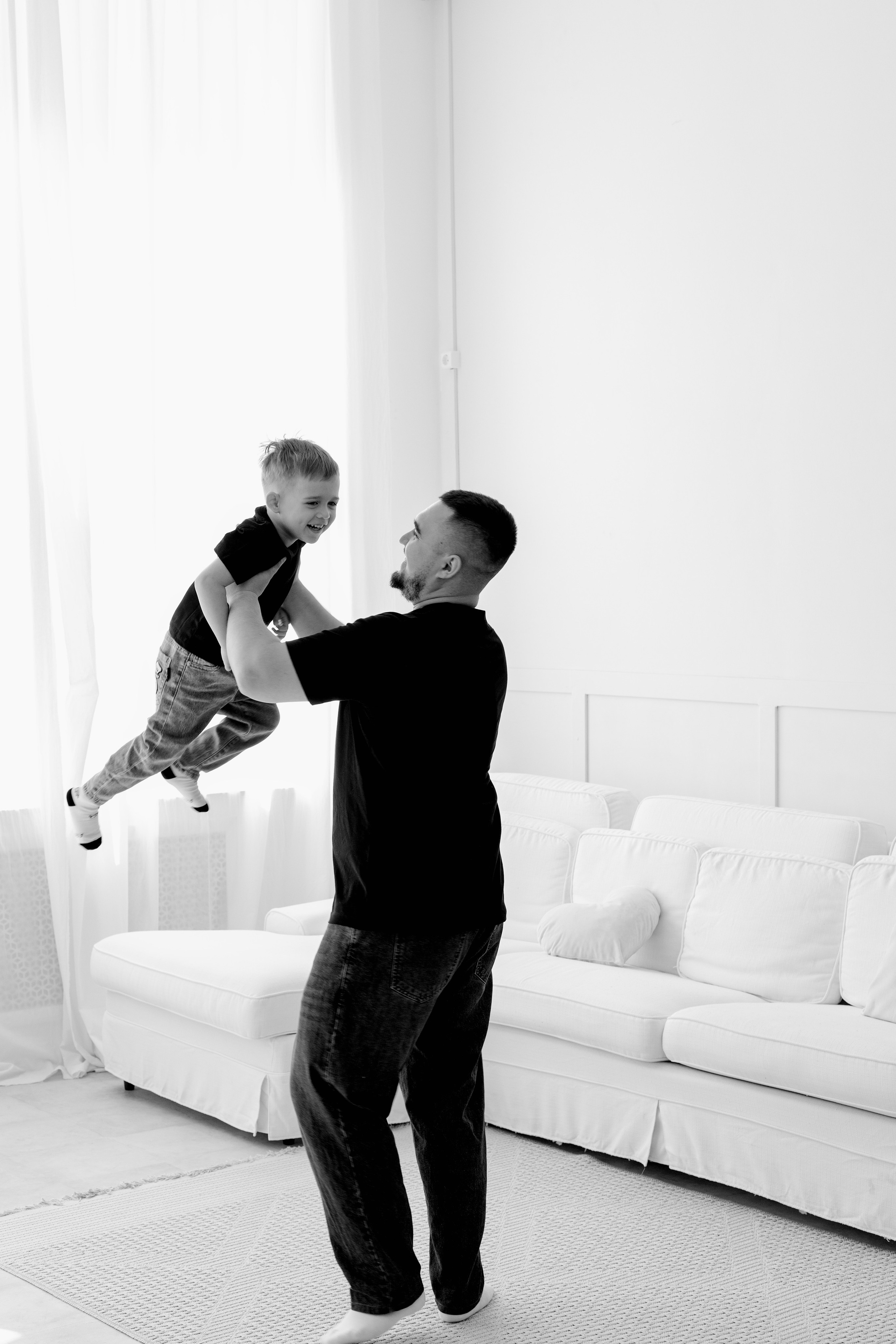 Семейная фотосессия в студии (Михаил, Крестина и Макар). Женский фотограф в Орске Новотроицке Динара Долганова