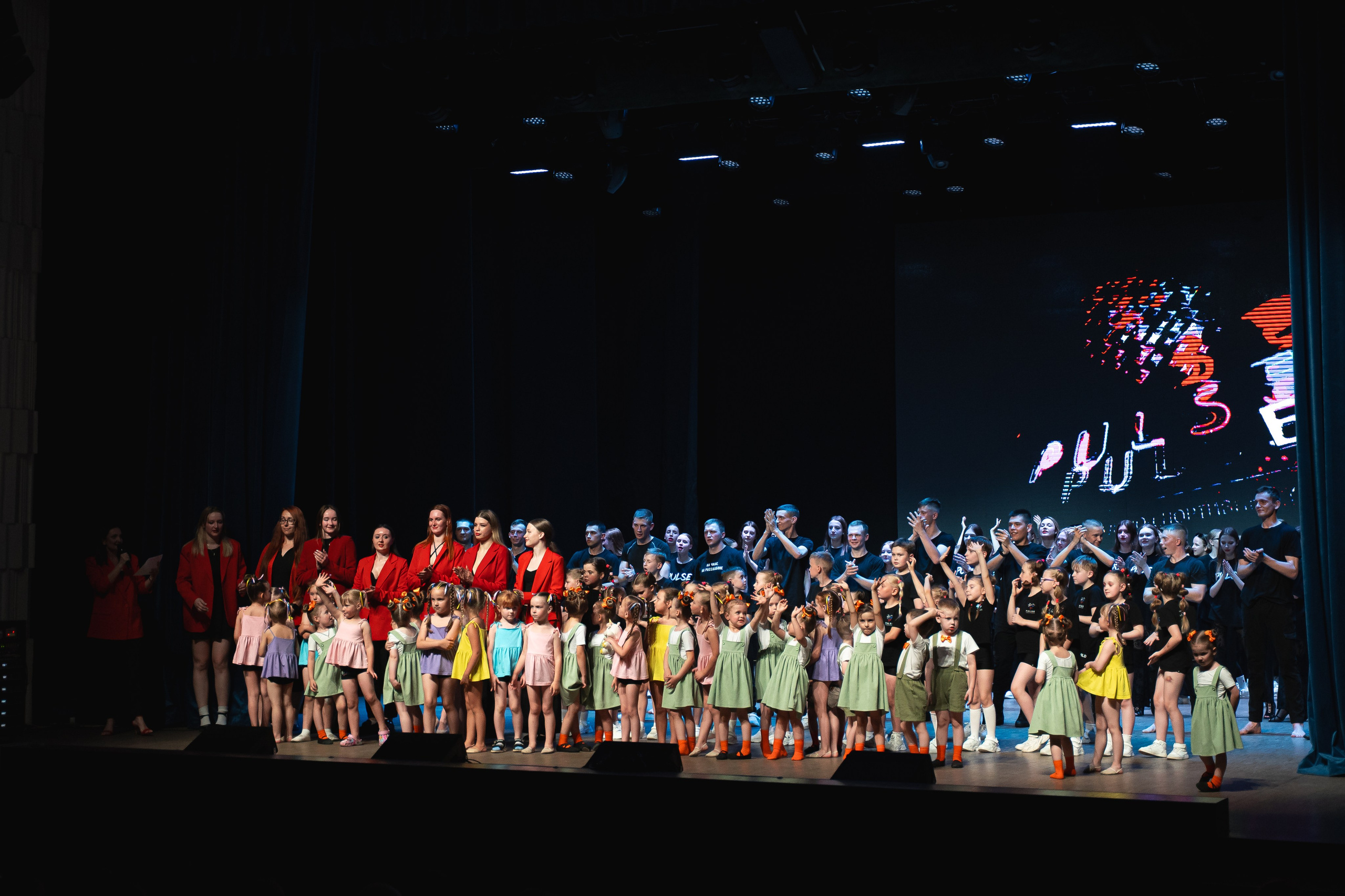 Отчётный концерт танцевально-спортивного клуба «PULSE». Портретный и репортажный фотограф в Воронеже: Анастасия Пузикова