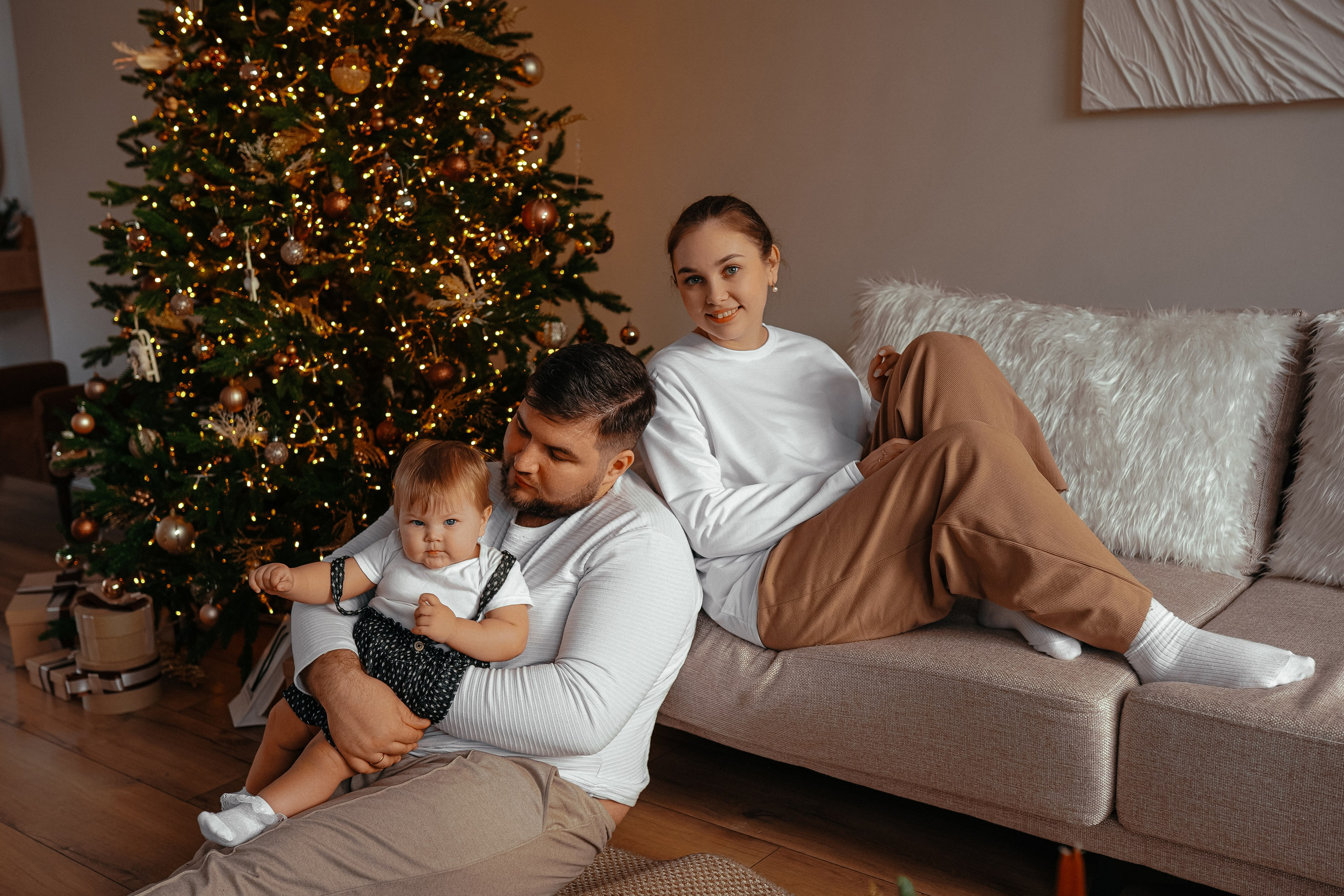 Семейная новогодняя фотосъемка в студии. Фотограф Ким Наталья в Красноярске