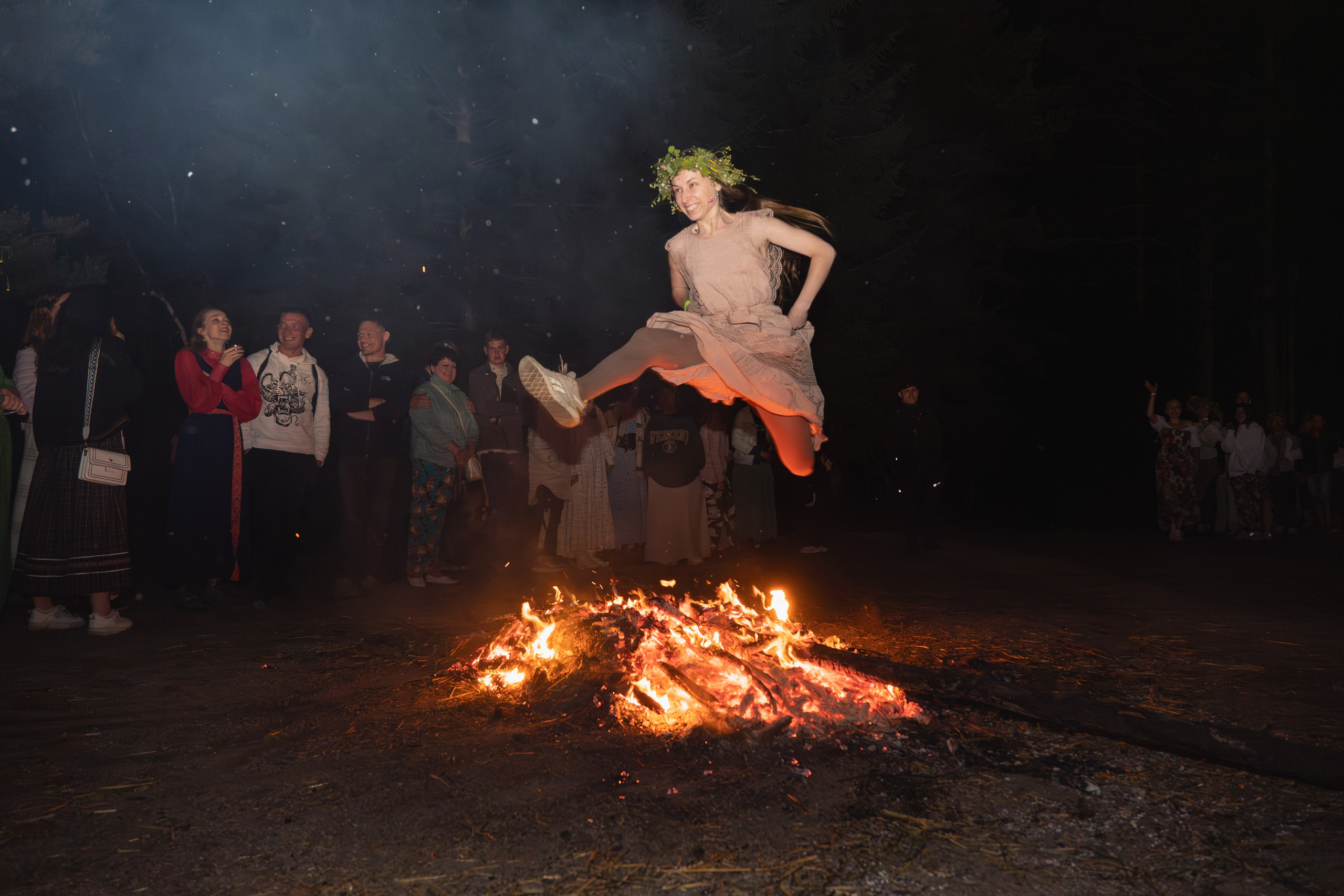 Белорусское Купалье. Занимаюсь профессиональной фотографией и живу рядом с Байкалом. Работаю в разных жанрах