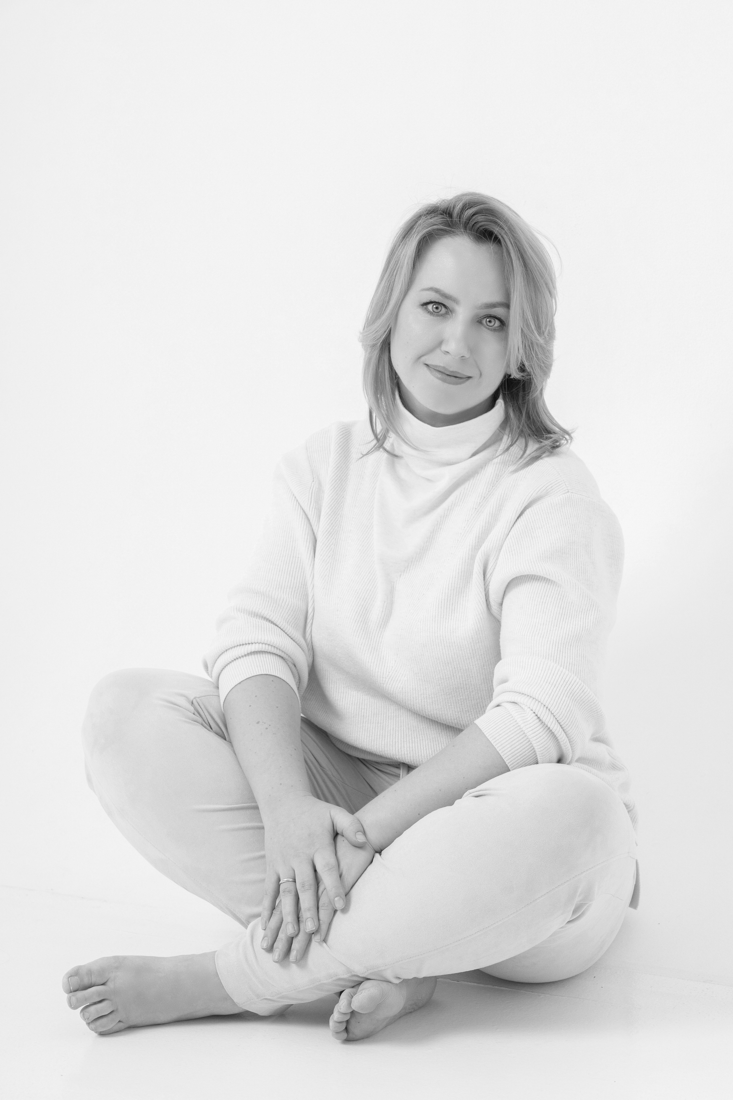 Фотоконтент, женский портрет. Занимаюсь профессиональной фотографией и живу рядом с Байкалом. Работаю в разных жанрах