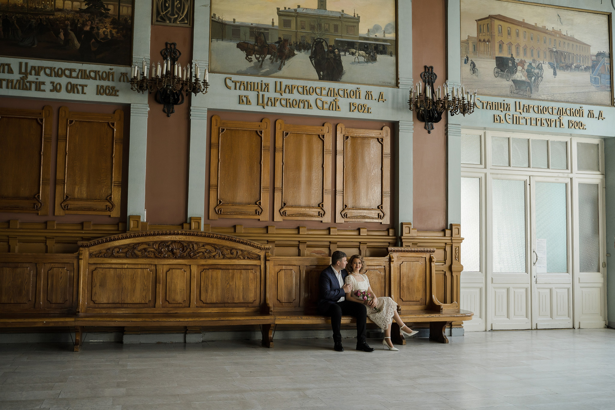 Свадебная фотосессия на Витебском вокзале. Свадебный и семейный фотограф в Пушкине и Санкт-Петербурге Мария Филиппова