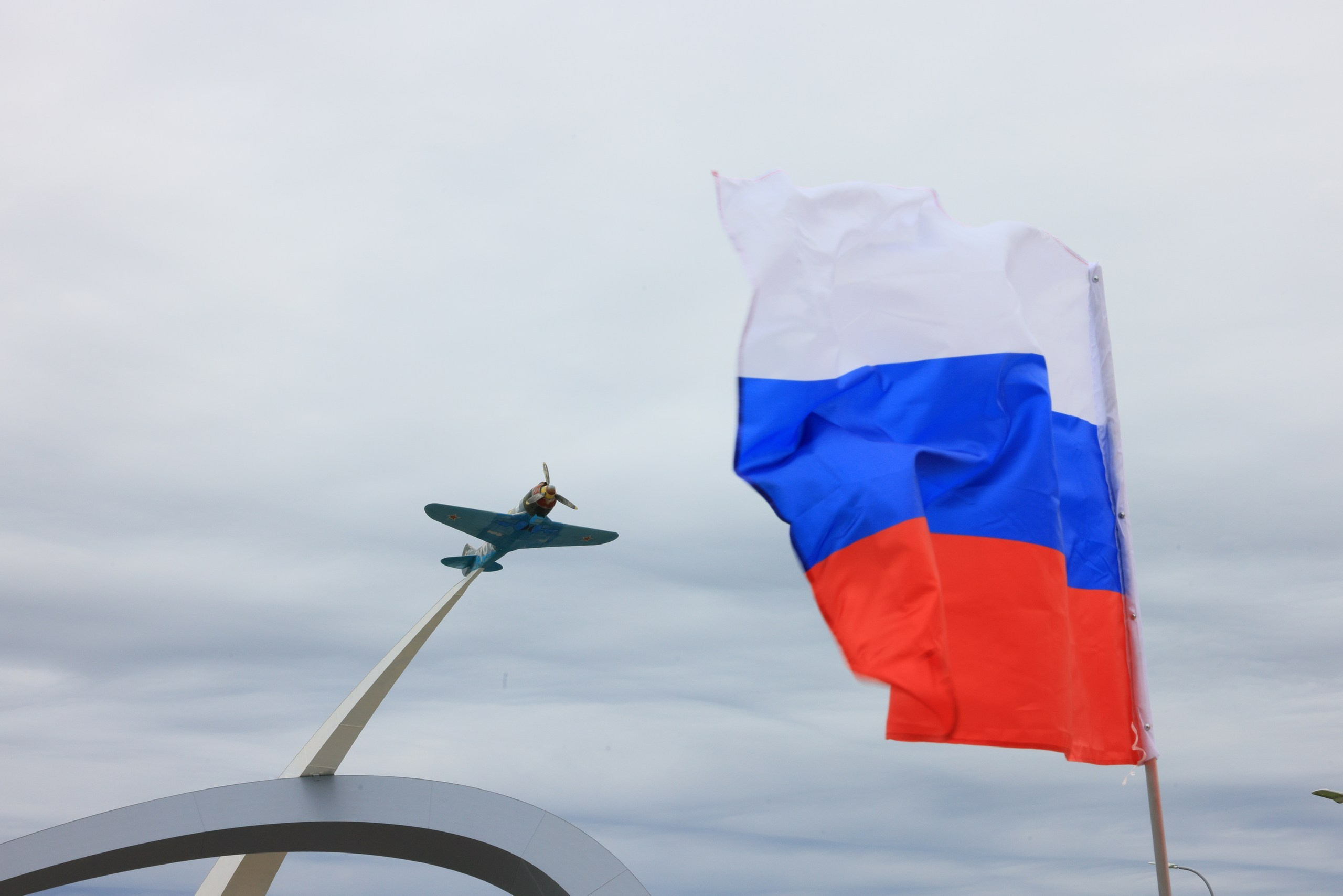 9 мая 2026 Хаммер клуб в День Победы в Туле (У мемориала «Защитникам неба Отечества», музея оружия, «Три штыка». Фотограф в Туле Крупский АнДРей. Фотостудия «КАДР71» в Туле