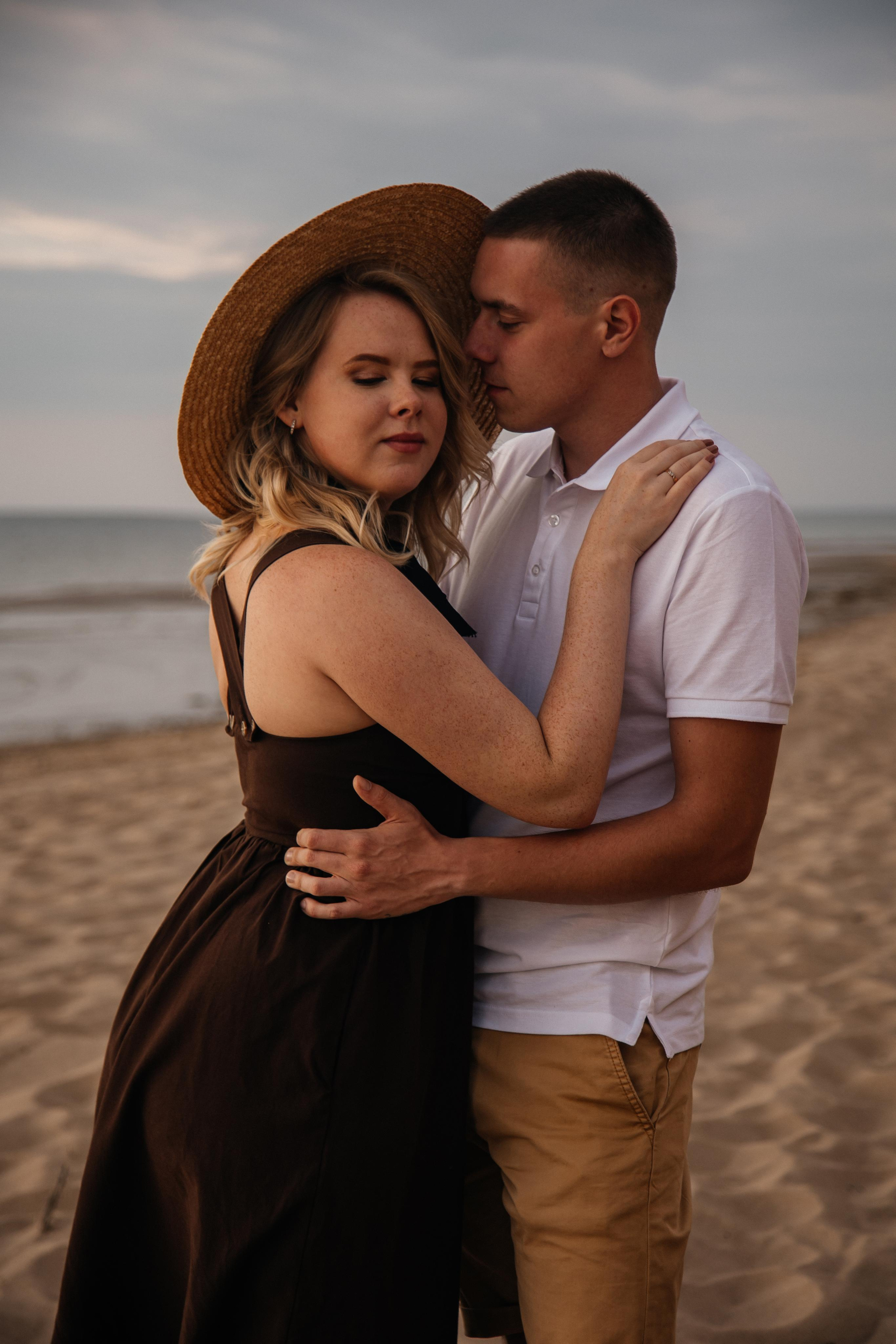 Love story «Sunset on the beach». Свадебные фотограф и видеограф Наталья и Анатолий Новиковы СПб