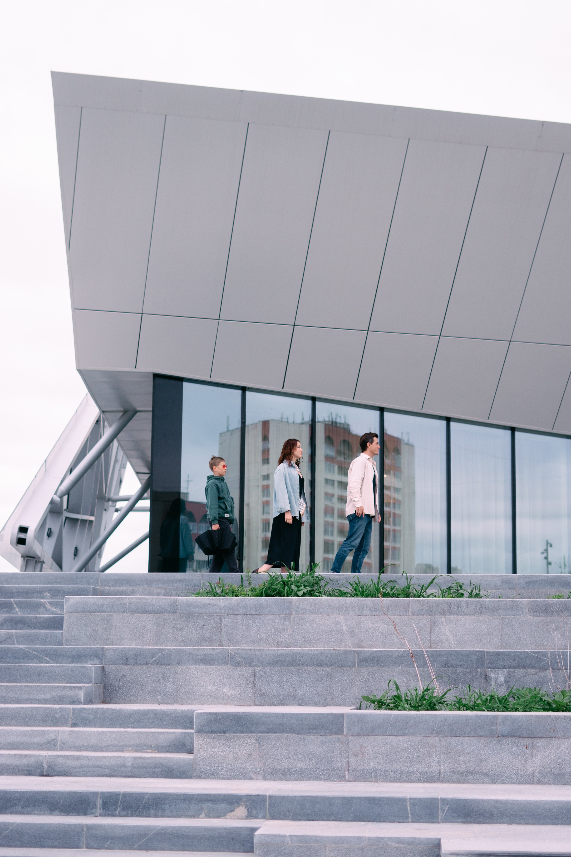 У театра Камала. Фотограф в Казани Алсу Багабиева