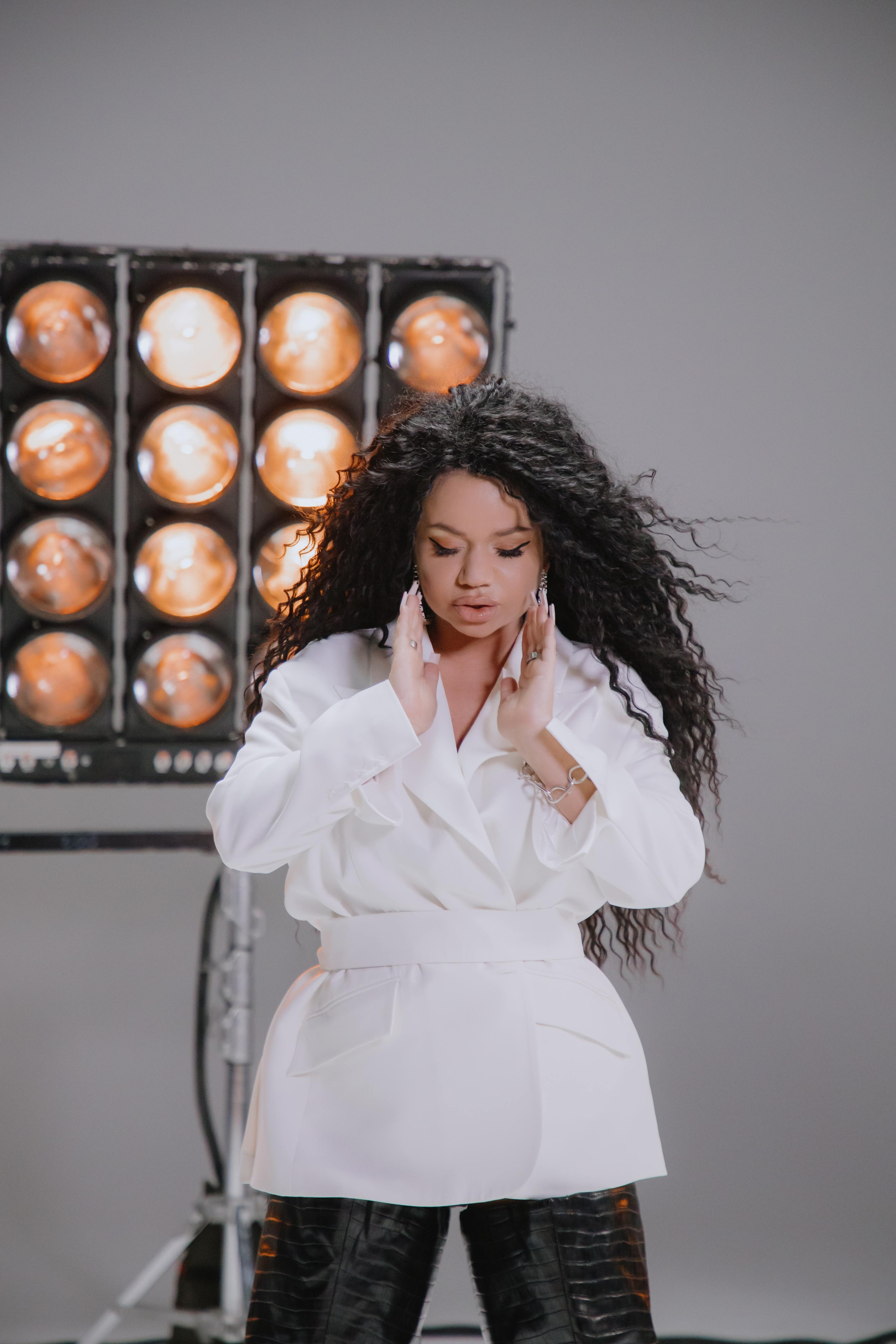 Съемка клипа Юлианны Карауловой и Бьянки. Фотограф в Москве и Санкт-Петербурге Дарина