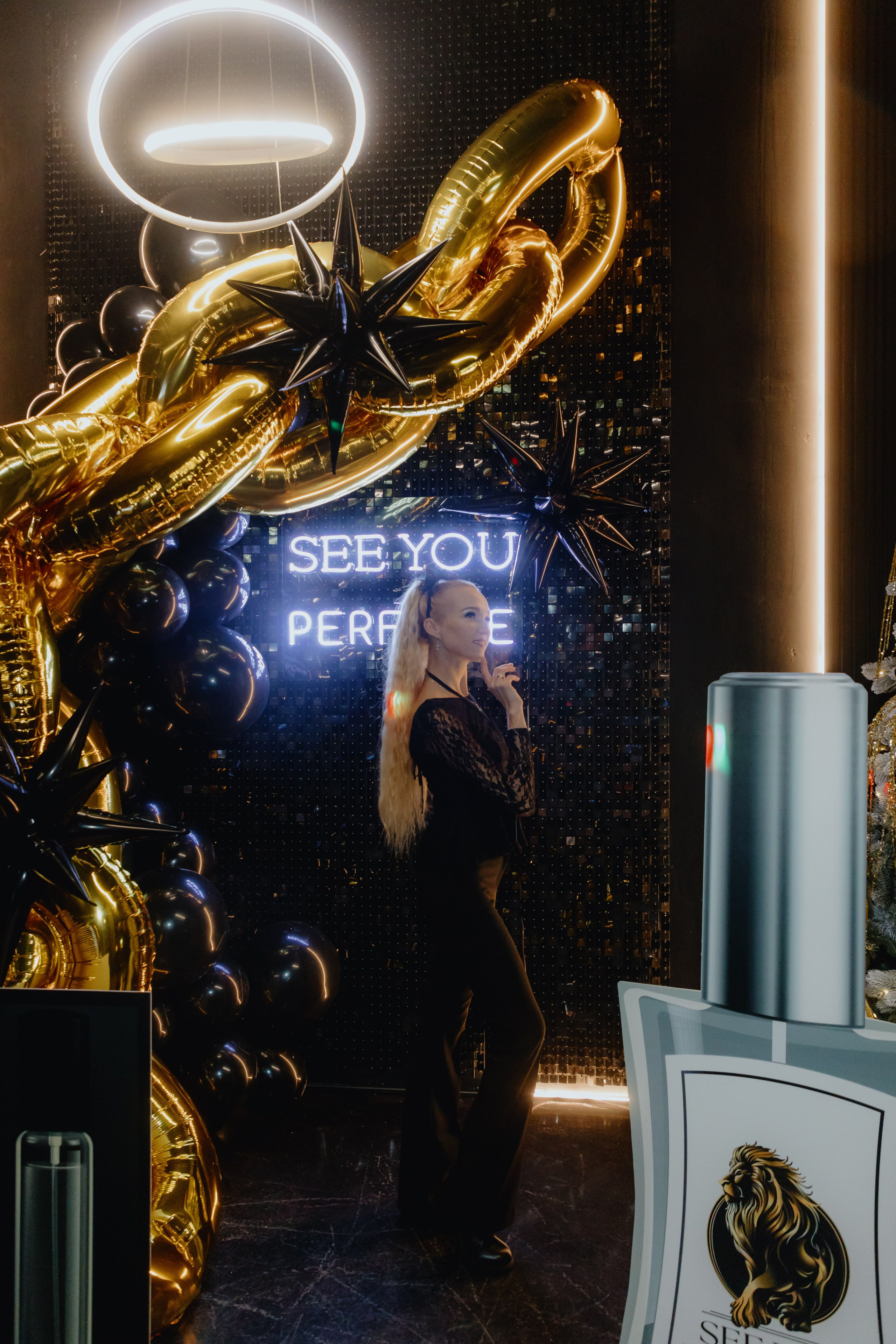 See `You Perfume. Фотограф в Москве и Санкт-Петербурге Дарина