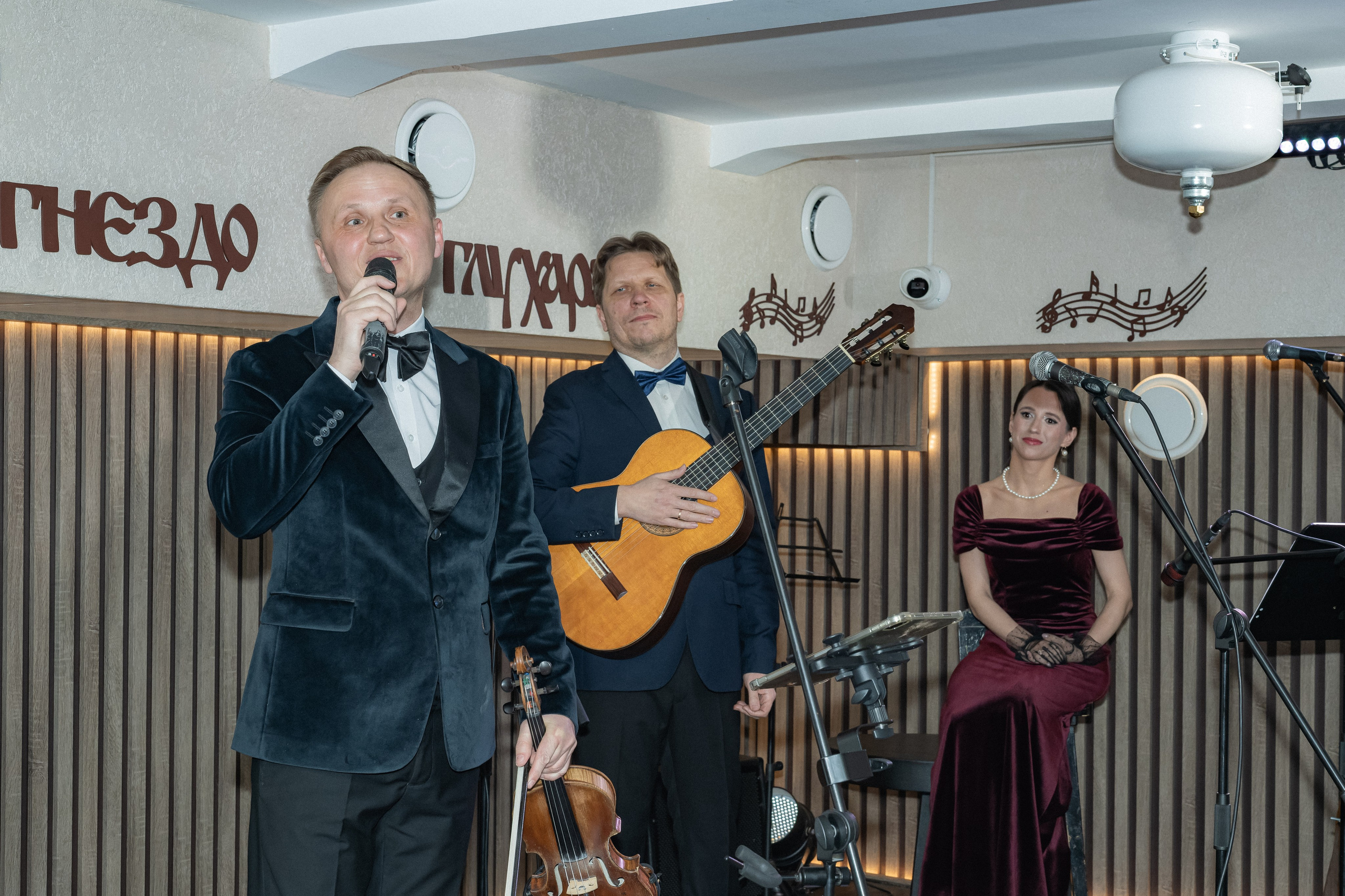 Концерт в баре «Гнездо глухаря». Фотограф в Москве