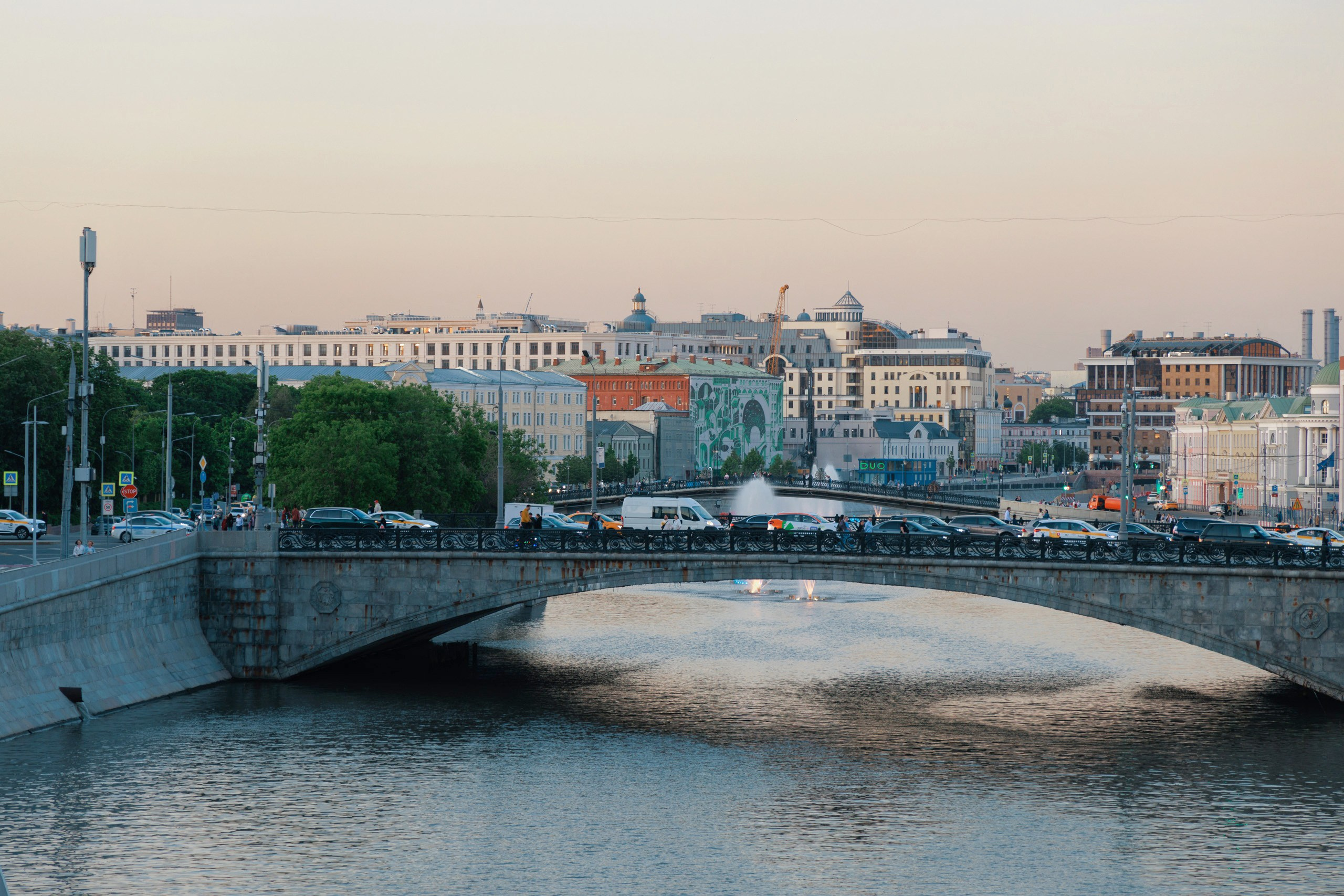 Фотопрогулка по центру Москвы с Мариной. Фотограф Валерий Сабрам