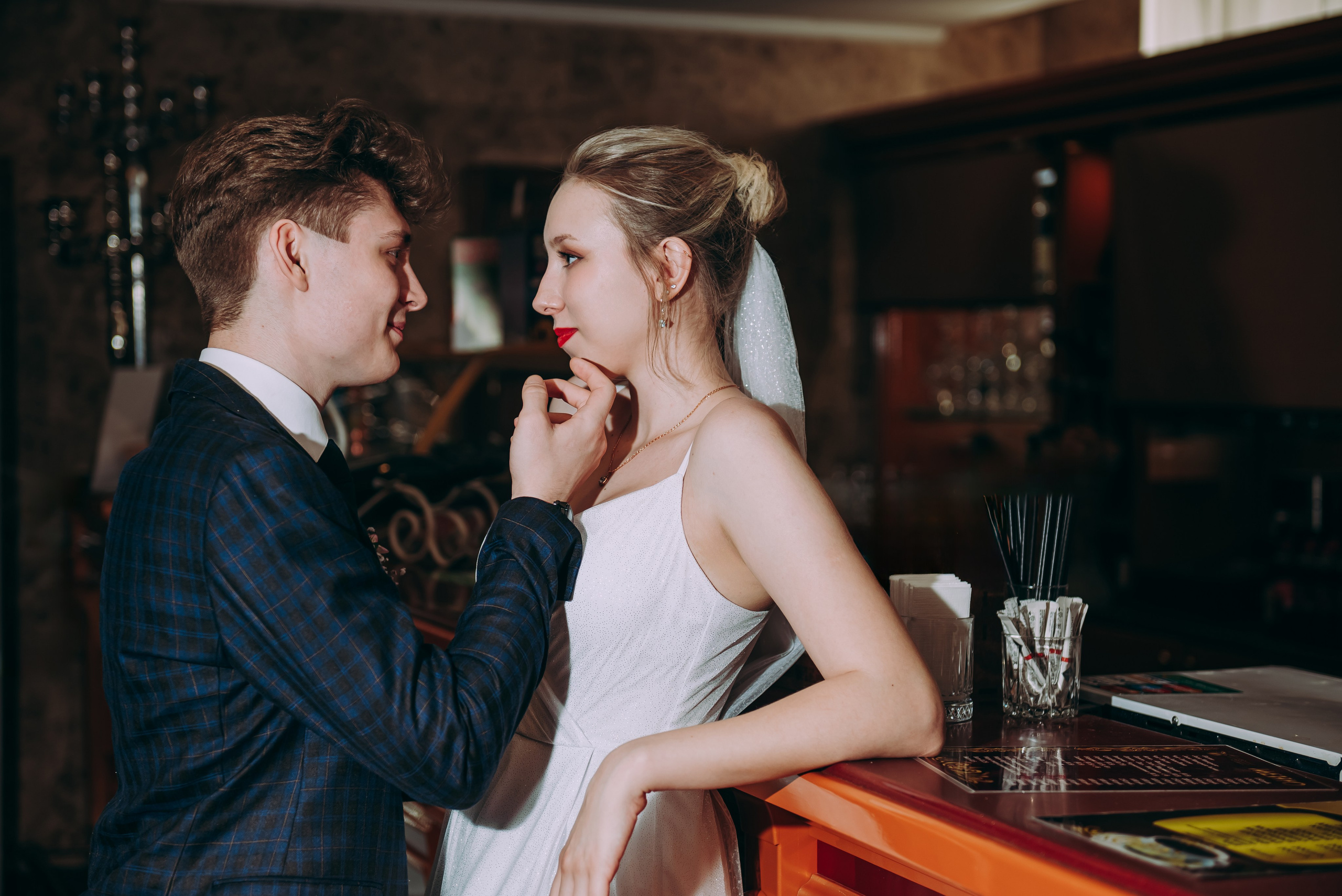 Свадебная фотосессия в музыкальном театре в г. Кемерово