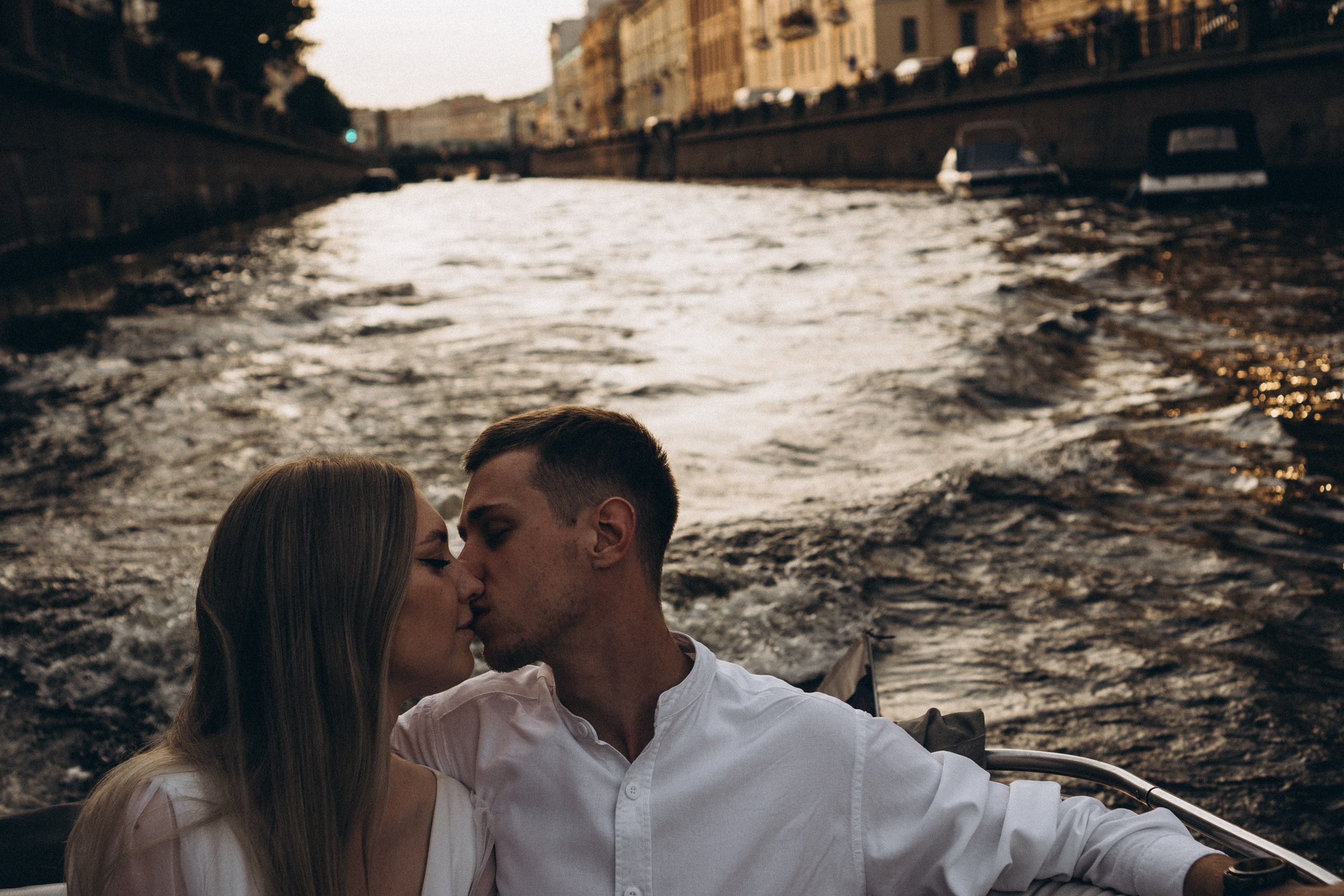 СВАДЕНБНАЯ СЬЕМКА НА КАТЕРЕ ПО КАНАЛАМ САНКТ-ПЕТЕРБУРГА И В АКВАТОРИИ НЕВЫ. Профессиональный фотограф, Санкт-Петербург — Виктория Богомолова