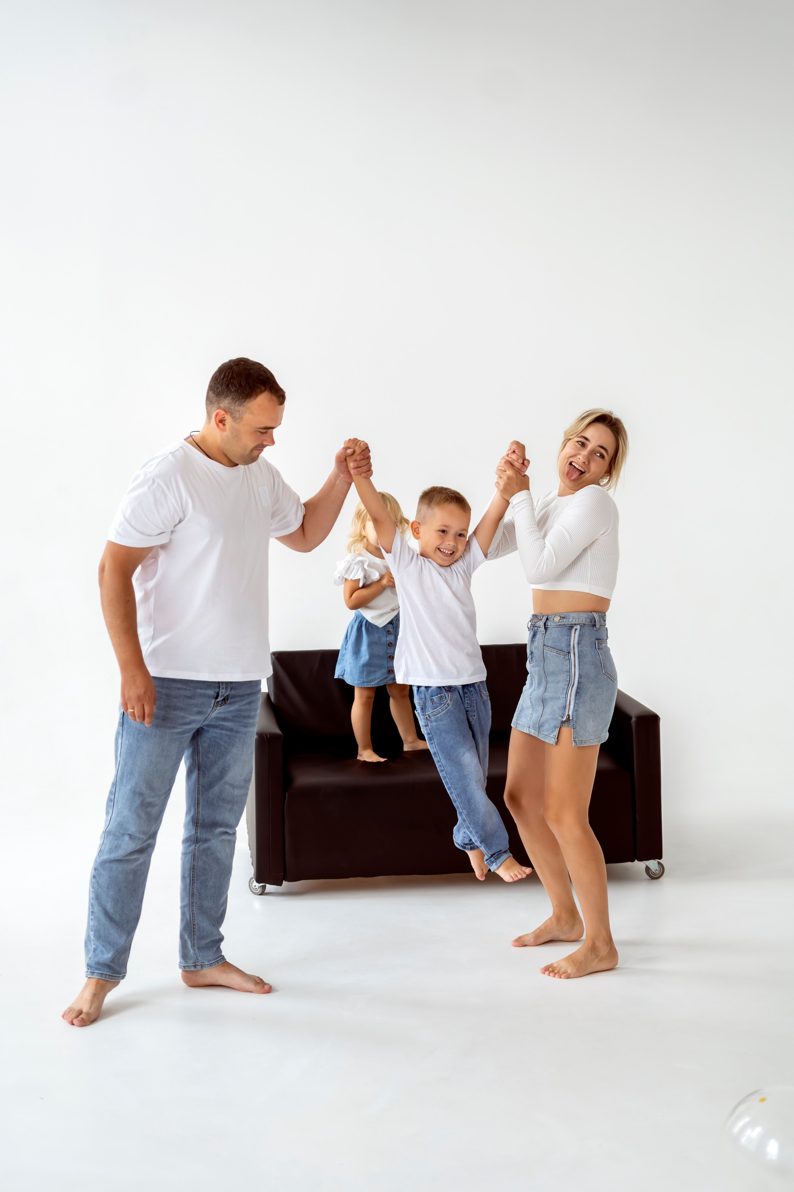 Семейная съёмка на циклораме. Семейный и детский фотограф в Хабаровске Анна Гриневич