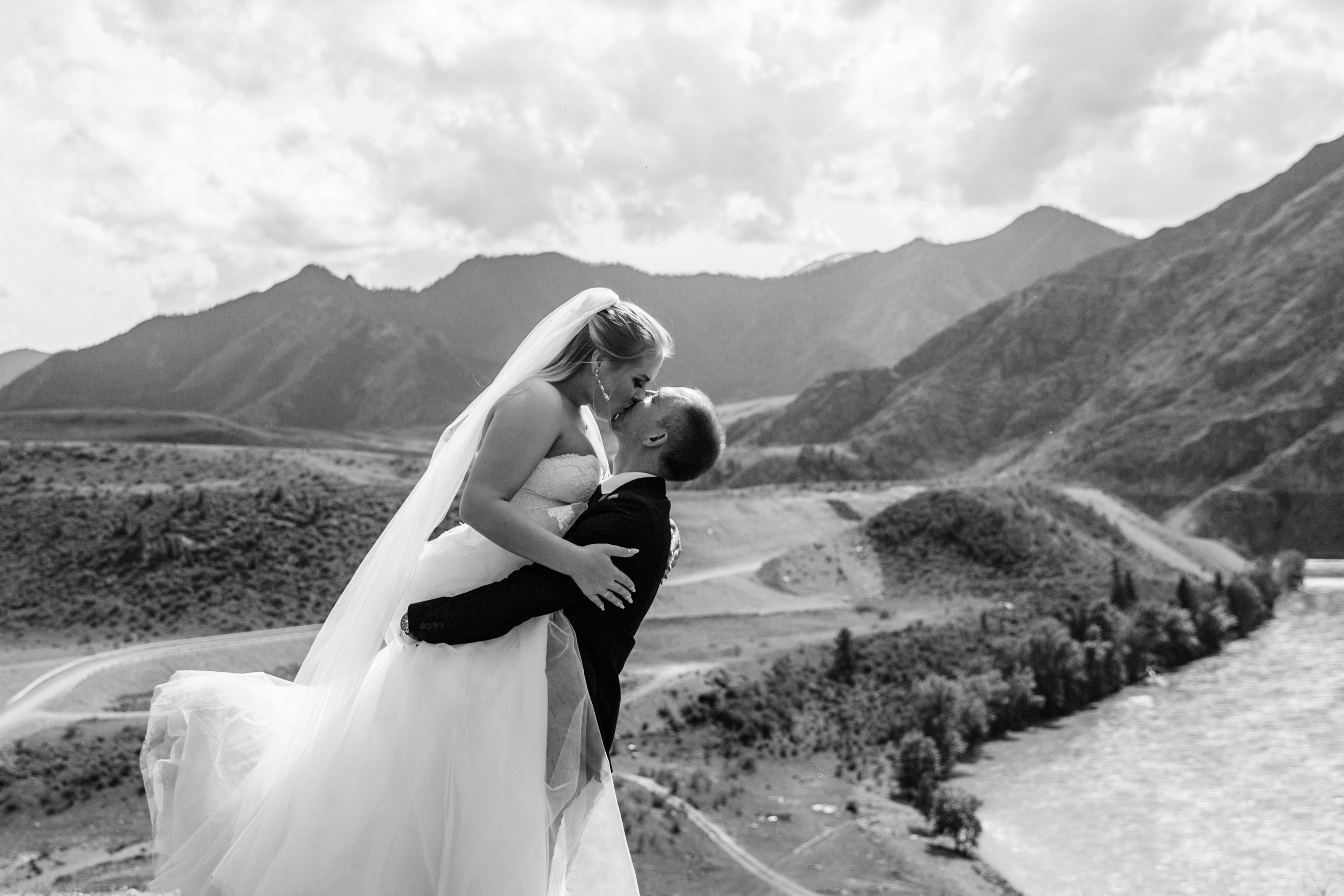 «Мы только что расписались и едем в свадебное путешествие. Будем в Ине». Фотограф Любовь Щербинина