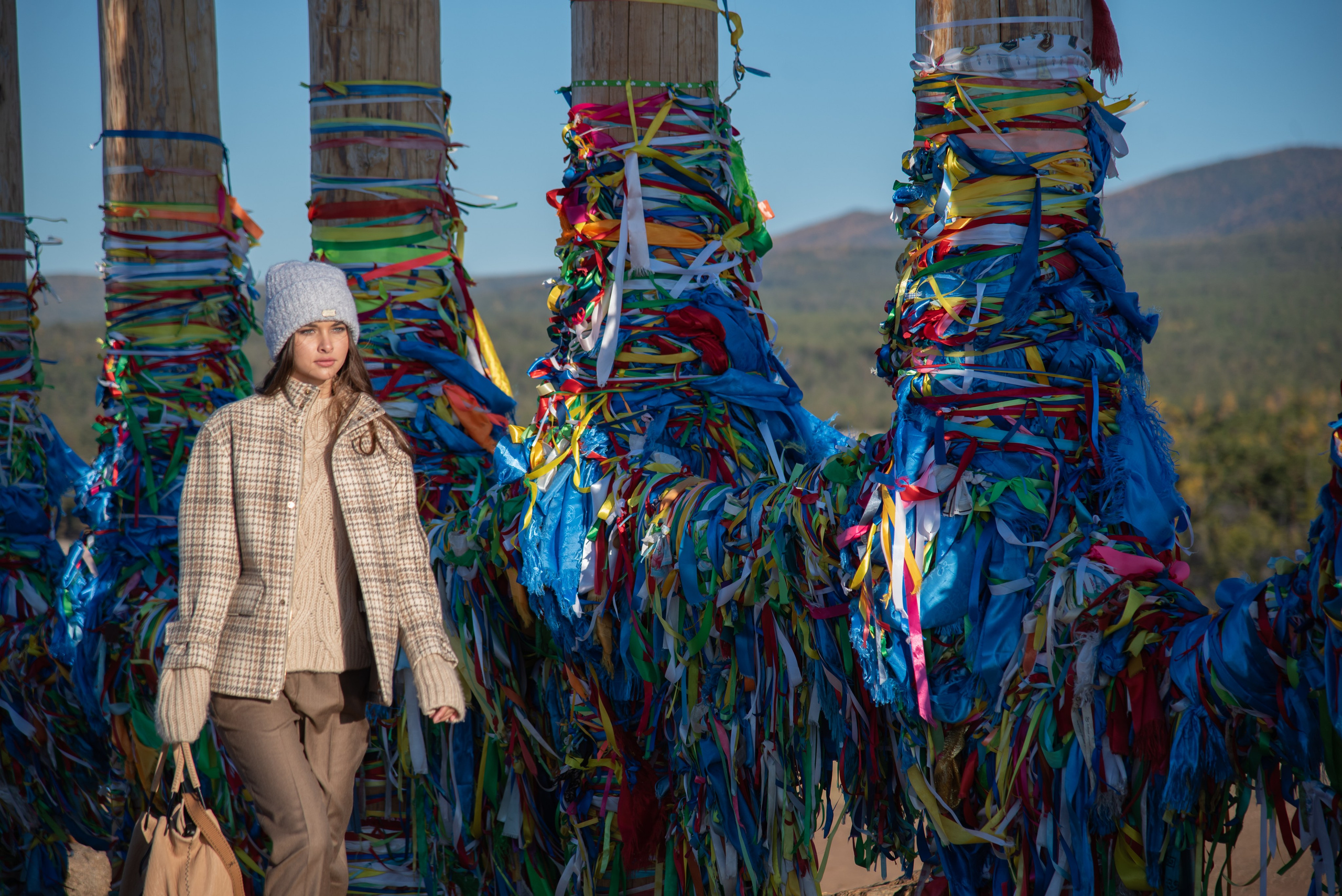 Съёмка одежды на Ольхоне. Занимаюсь профессиональной фотографией и живу рядом с Байкалом. Работаю в разных жанрах