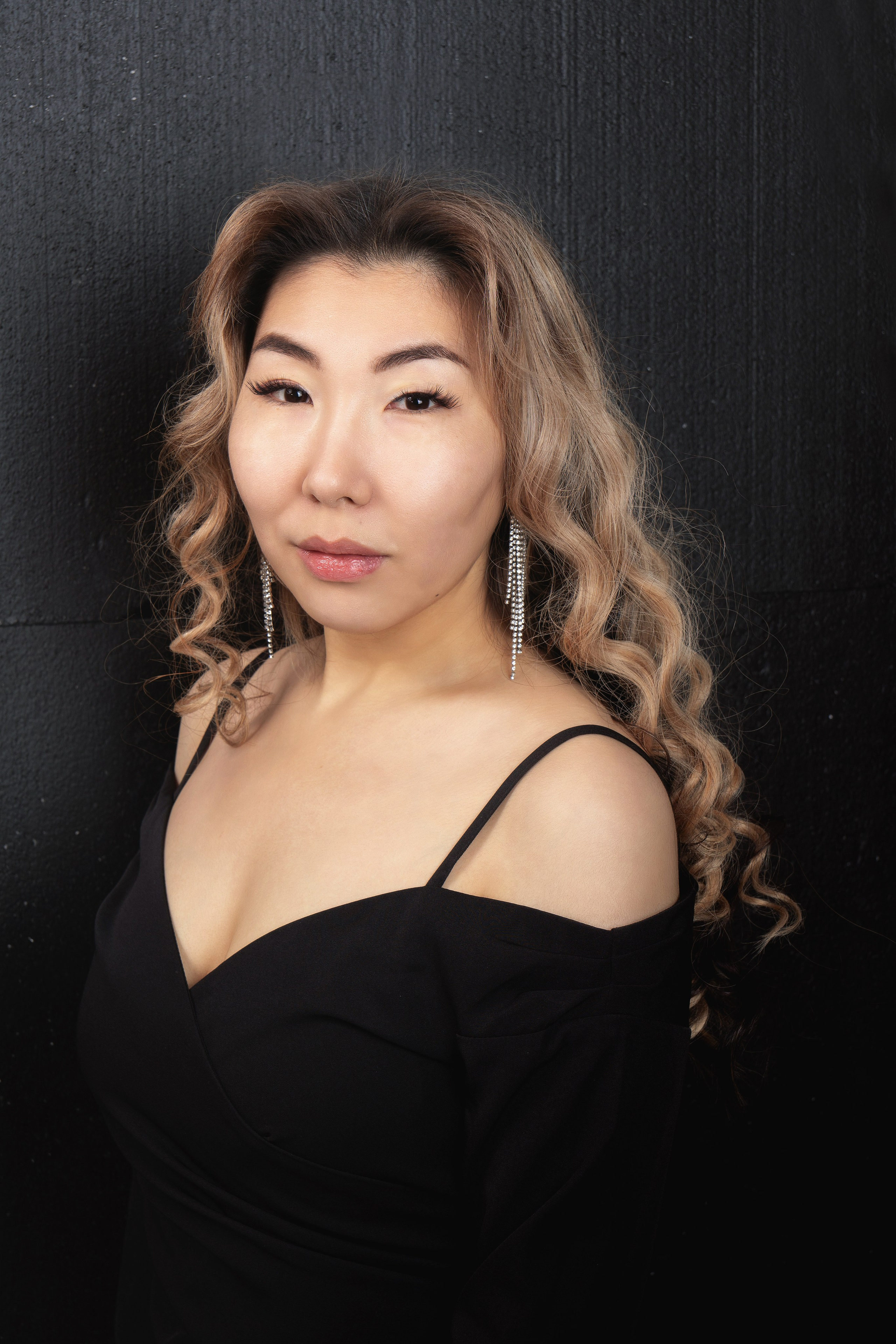 Фотоконтент, женский портрет. Занимаюсь профессиональной фотографией и живу рядом с Байкалом. Работаю в разных жанрах