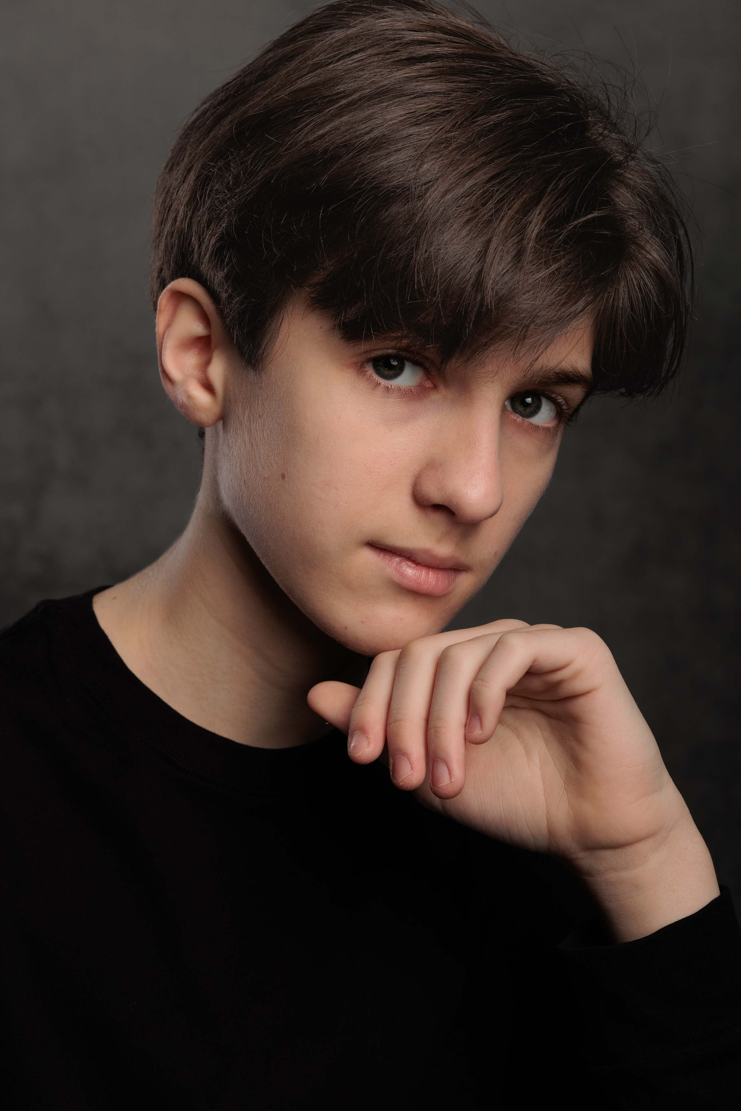 АРТЕМ. Я фотограф из Москвы к Вашим услугам