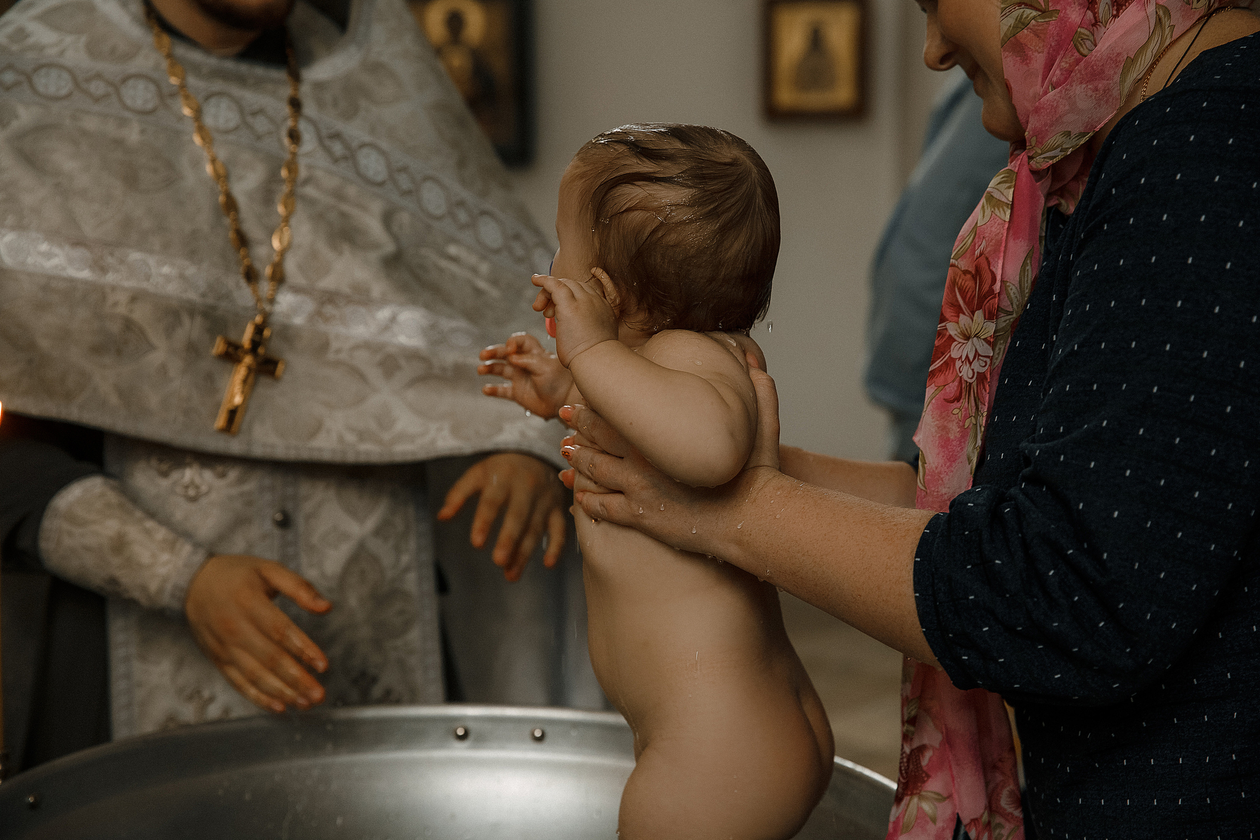 Крещение в Храме в честь иконы Пресвятой Богородицы «Всех скорбящих радость». Свадебный и семейный фотограф в Саратове Виолетта Привалова