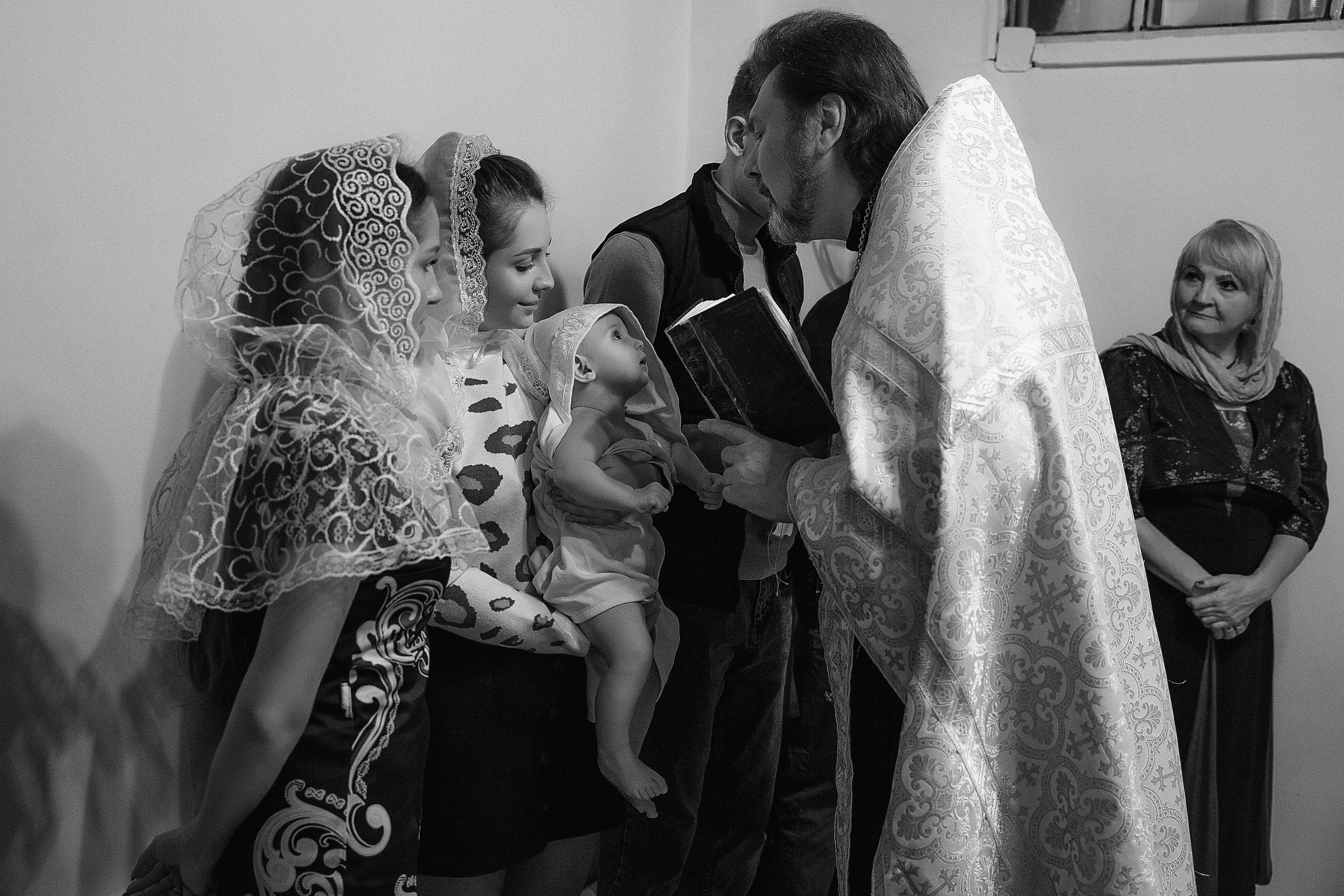 Крещение малышки Ксении в «Духосошественском» соборе. Свадебный и семейный фотограф в Саратове Виолетта Привалова