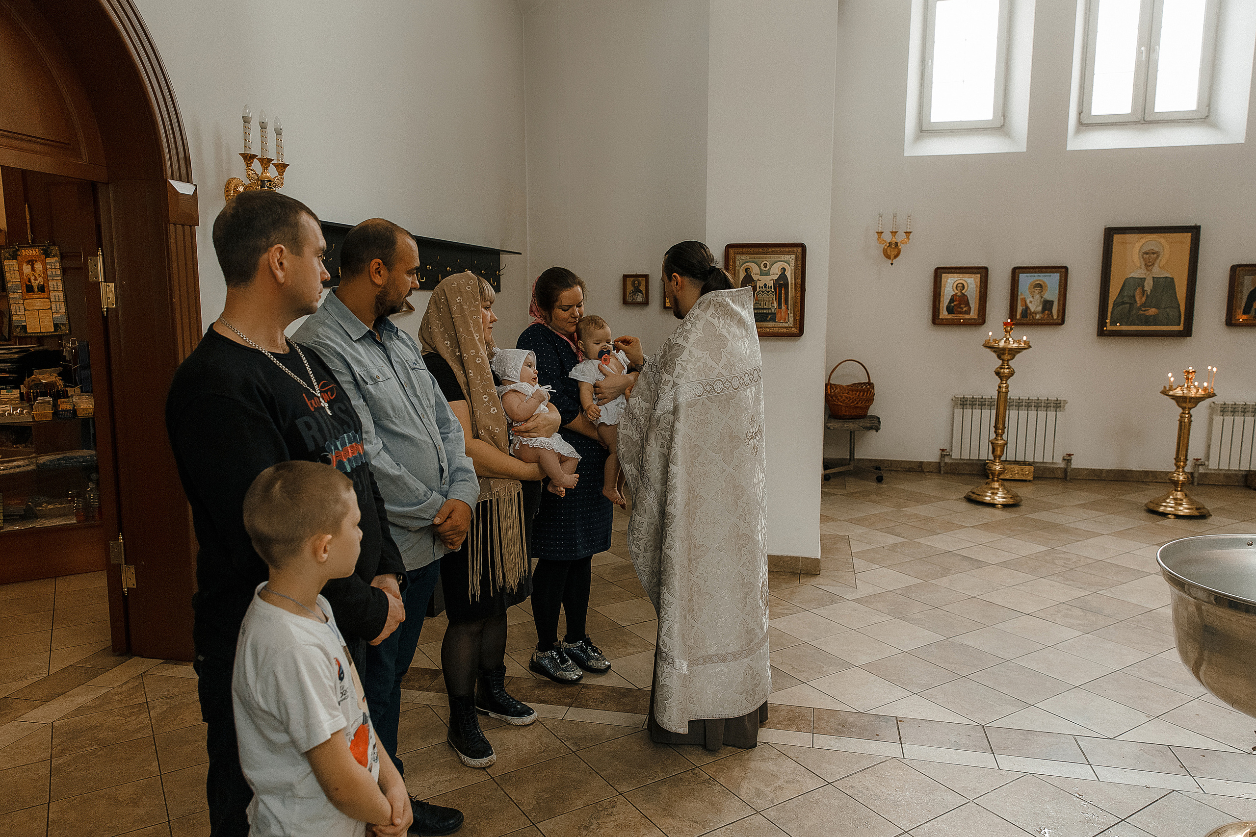 Крещение в Храме в честь иконы Пресвятой Богородицы «Всех скорбящих радость». Свадебный и семейный фотограф в Саратове Виолетта Привалова