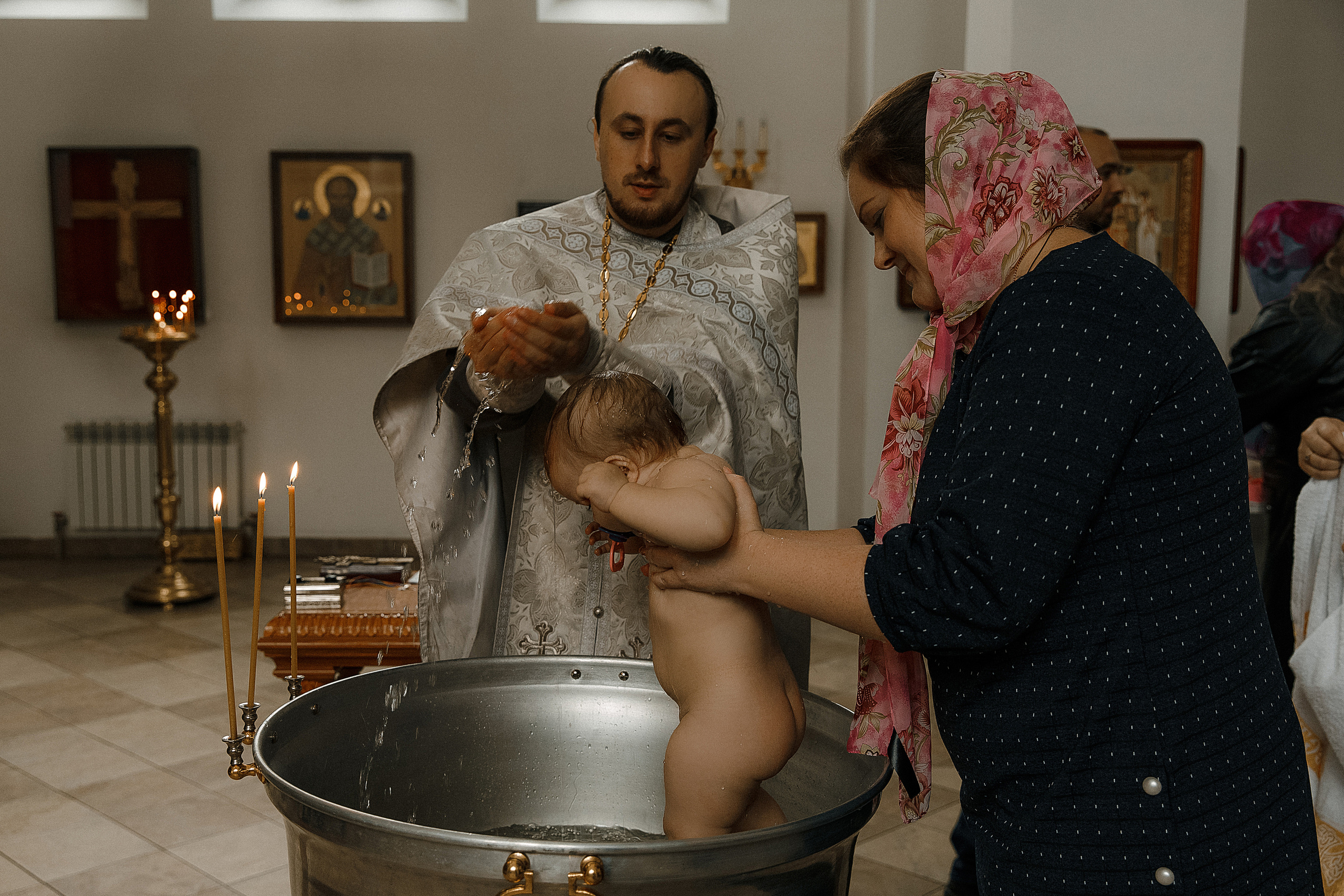 Крещение в Храме в честь иконы Пресвятой Богородицы «Всех скорбящих радость». Свадебный и семейный фотограф в Саратове Виолетта Привалова