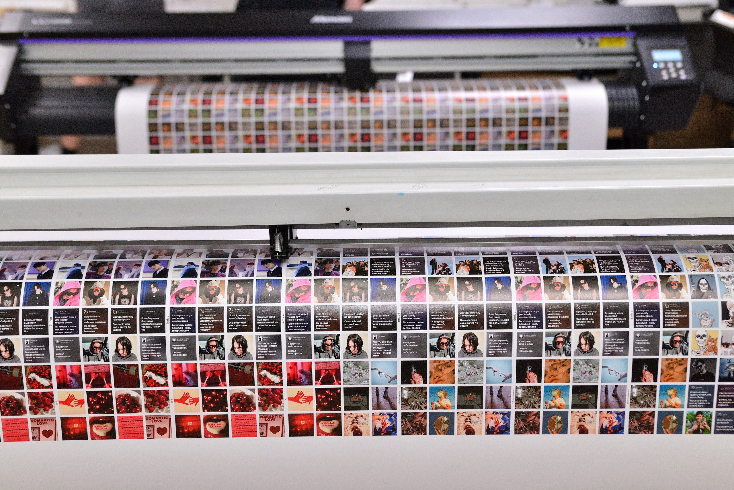 Производство 3D стикеров. Фотограф Сергей Сергеев