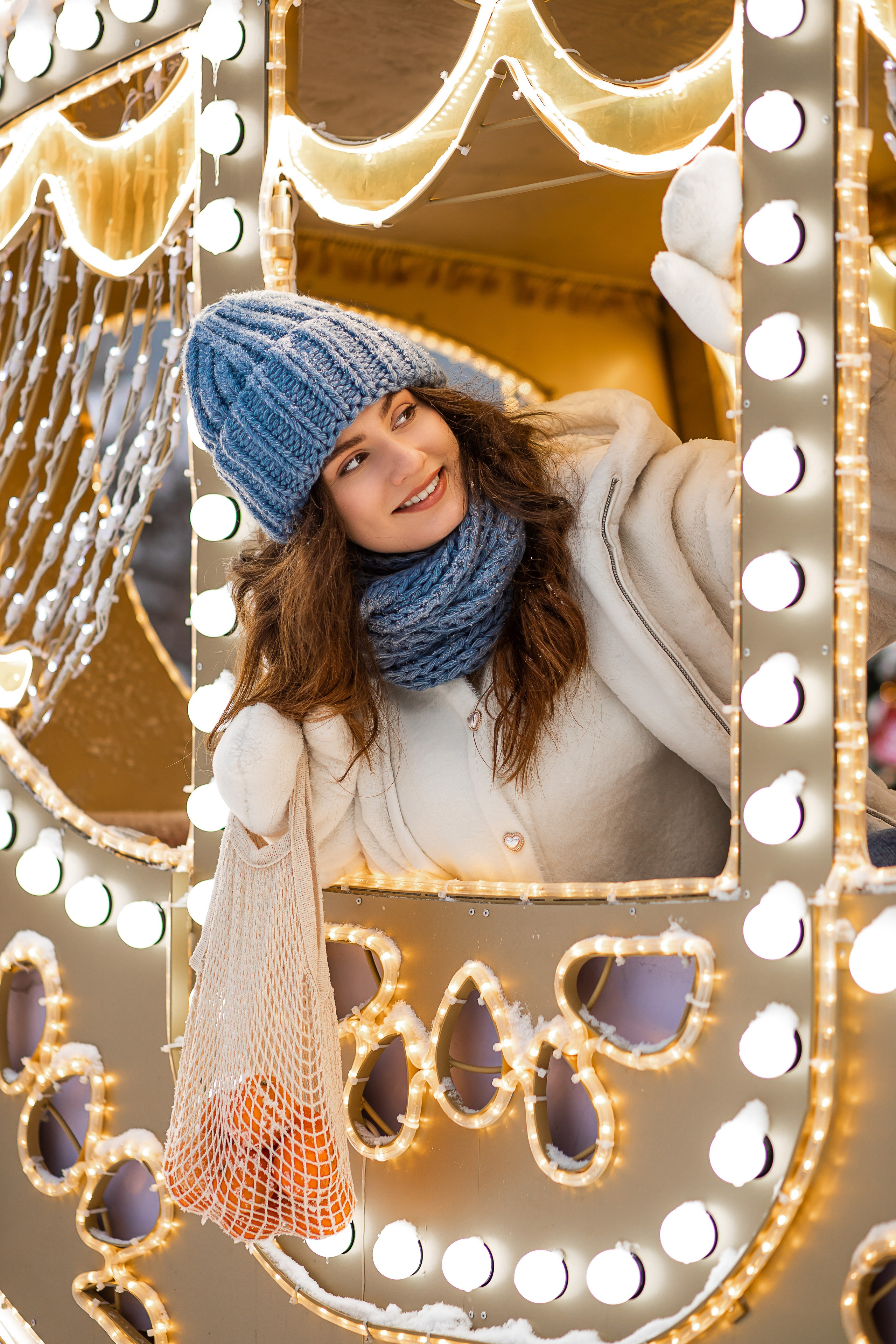 Вероника. Новогодняя фотопрогулка на Манежной площади. Свадебный и семейный фотограф в Колпино и СПб Юлия Папанова