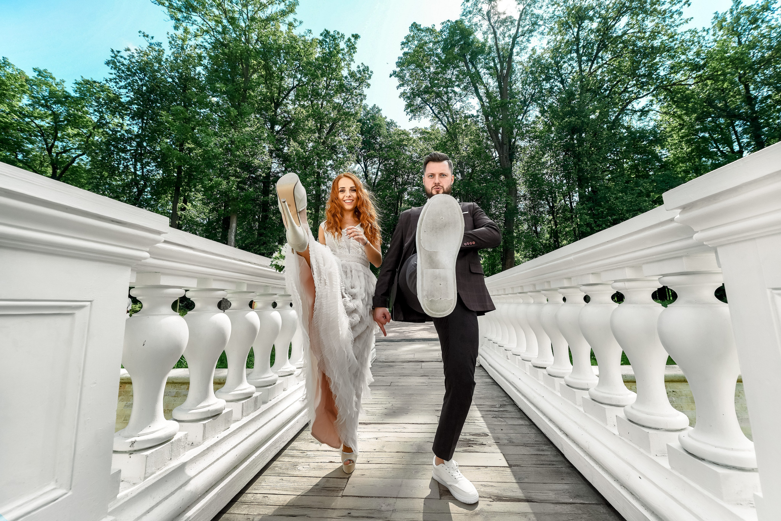 Динамичный и неординарный кадр со свадьбы в Екатерининском парке