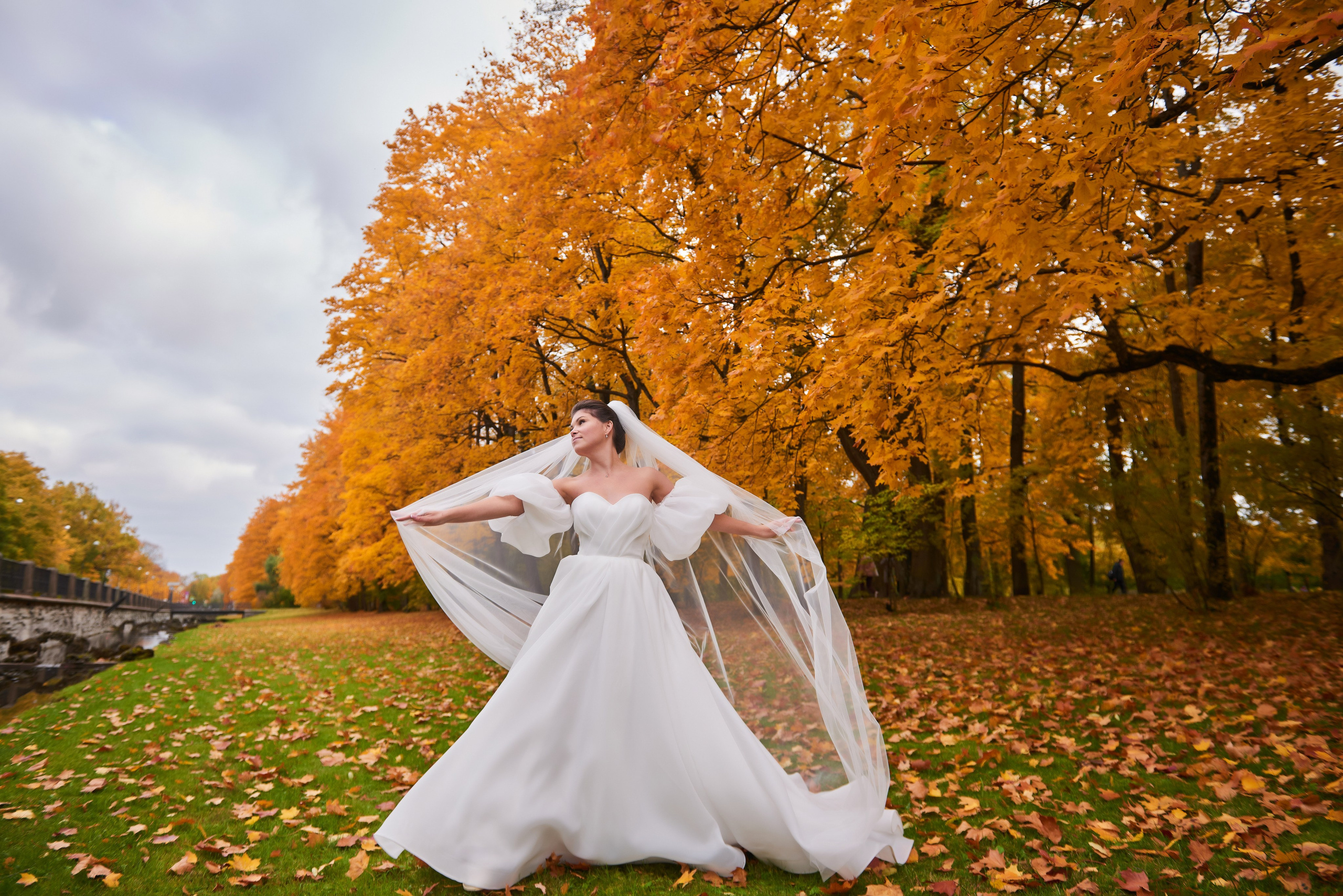 Осенняя свадебная прогулка в Екатерининском парке в Пушкине. Портретный, семейный и свадебный фотограф в Санкт-Петербурге и в Пушкине Ширяев Денис