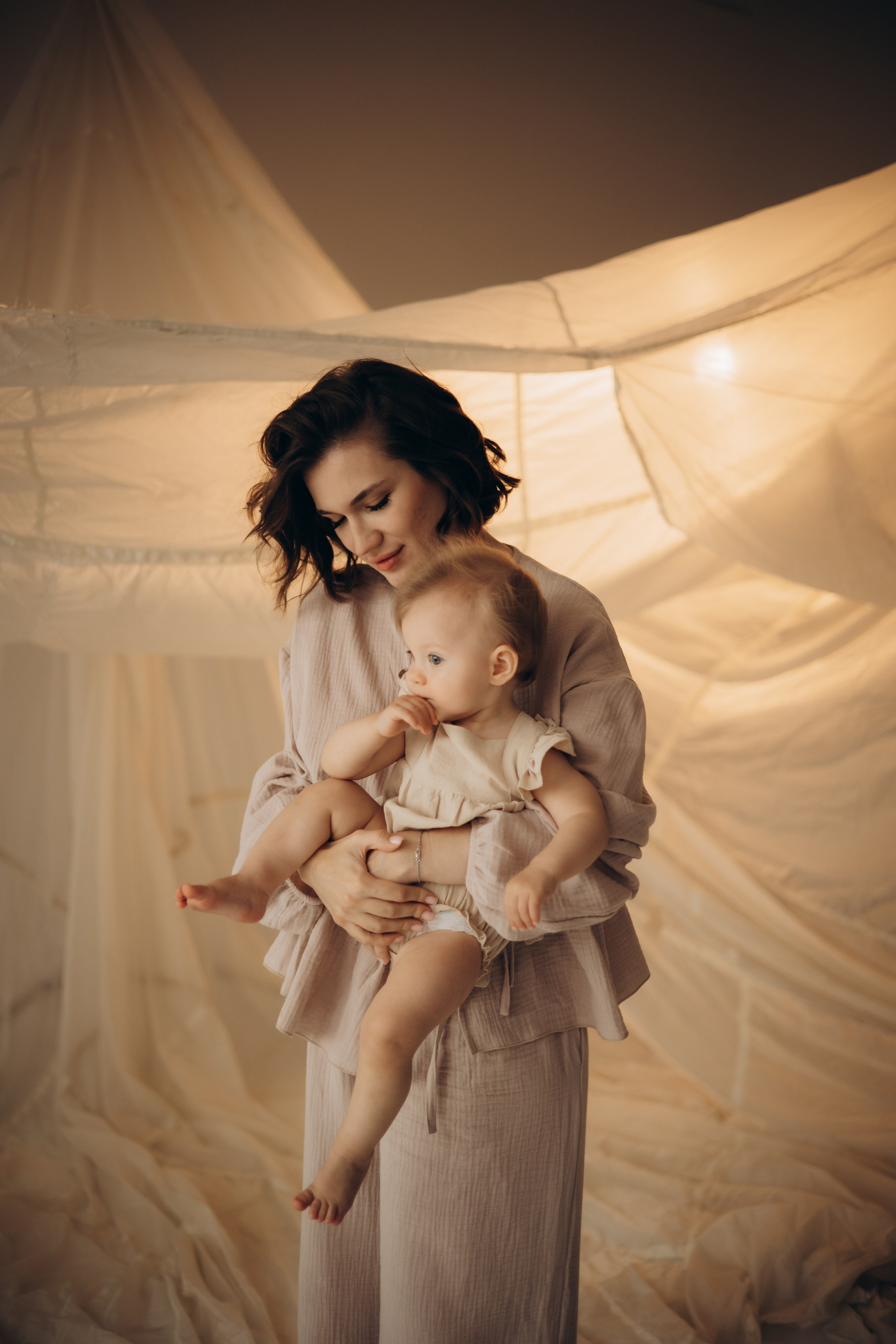 Фотосессия в тканях: мама и малышка. Семейный фотограф Москва Юлиана Фетисова