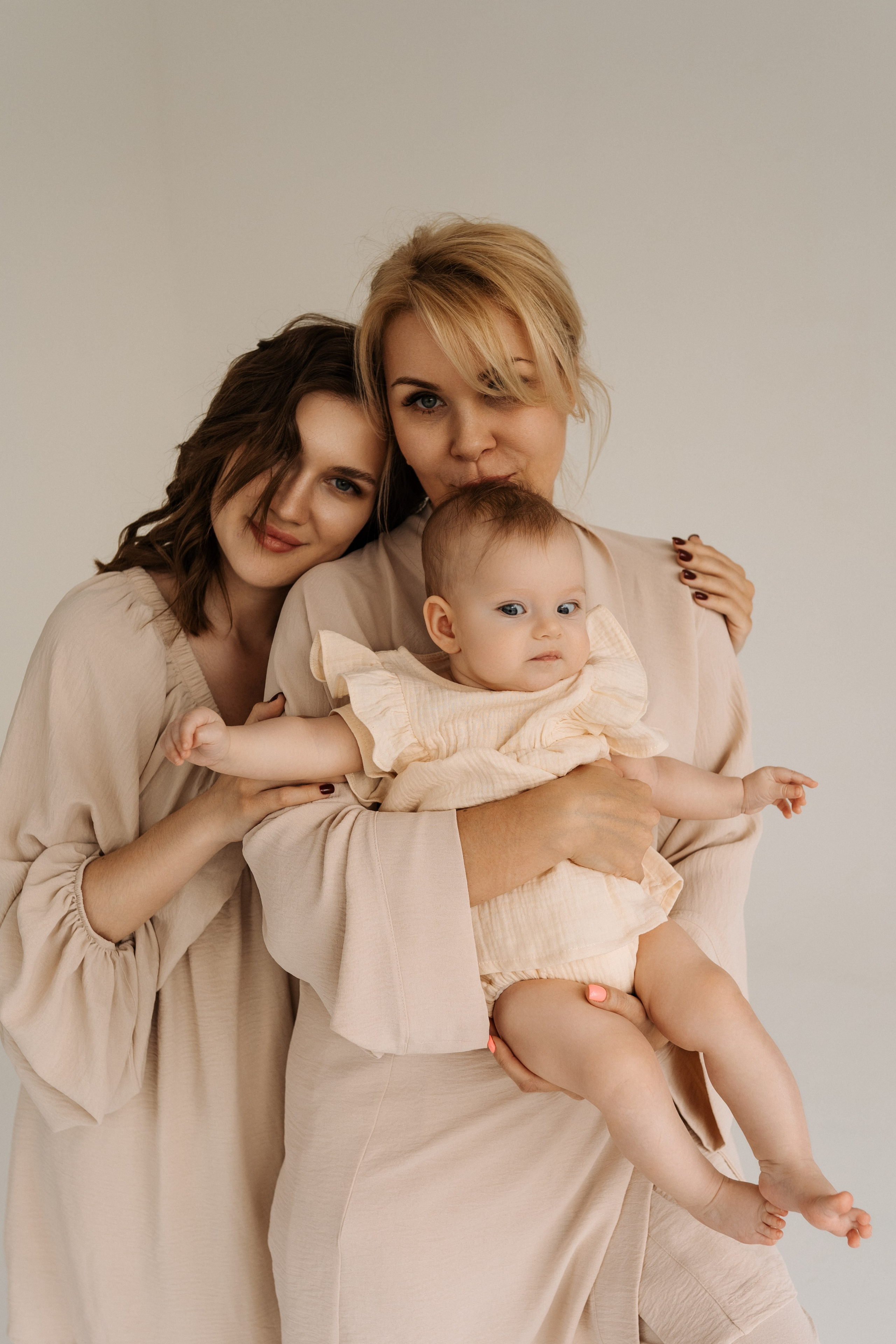 Семейная фотосессия в студии в Москве, семейный фотограф Анна Полушина. Свадебный фотограф в Москве Анна Полушина