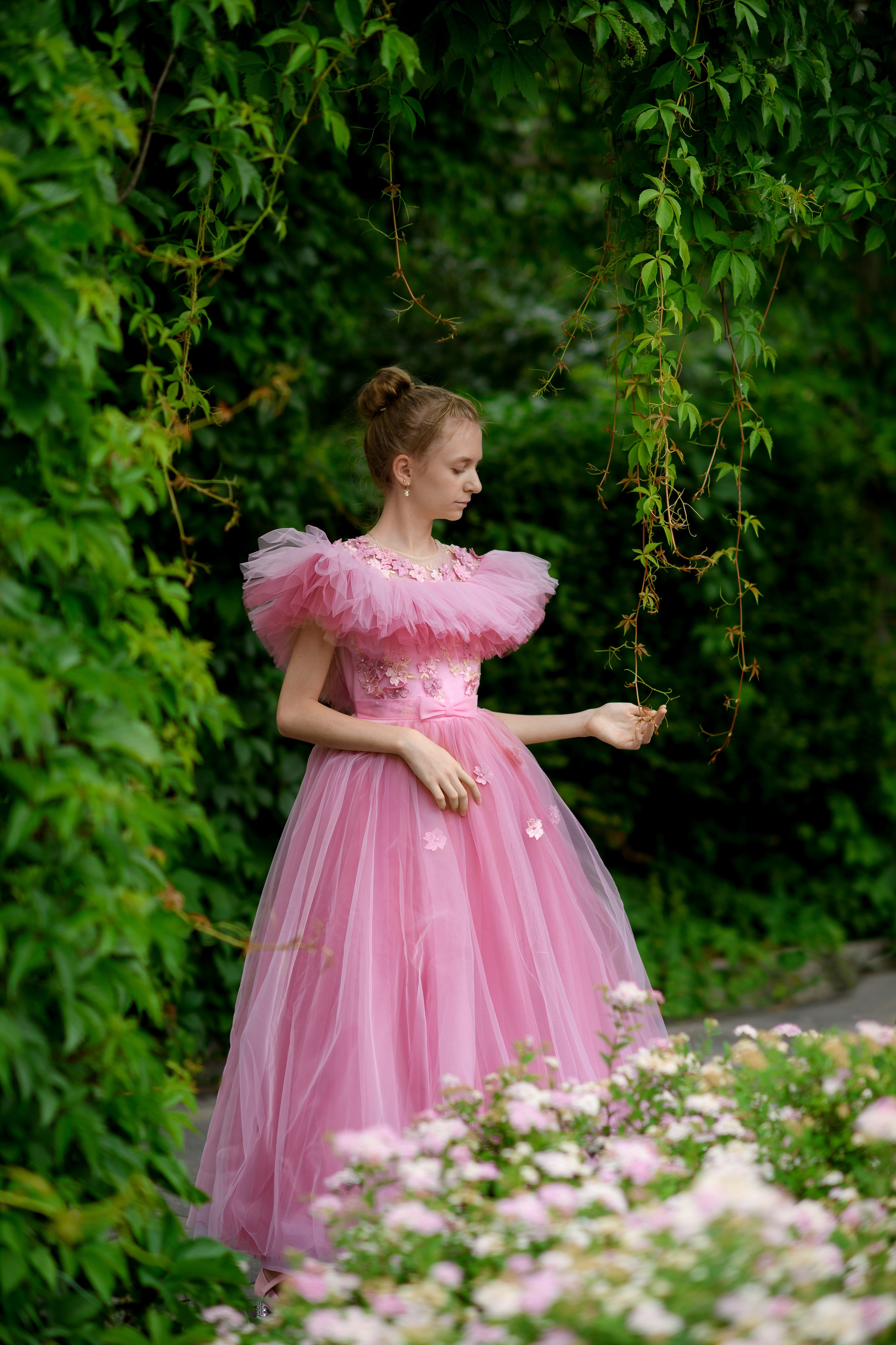 В цветущем чубушнике в саду имени Баумана. Главная