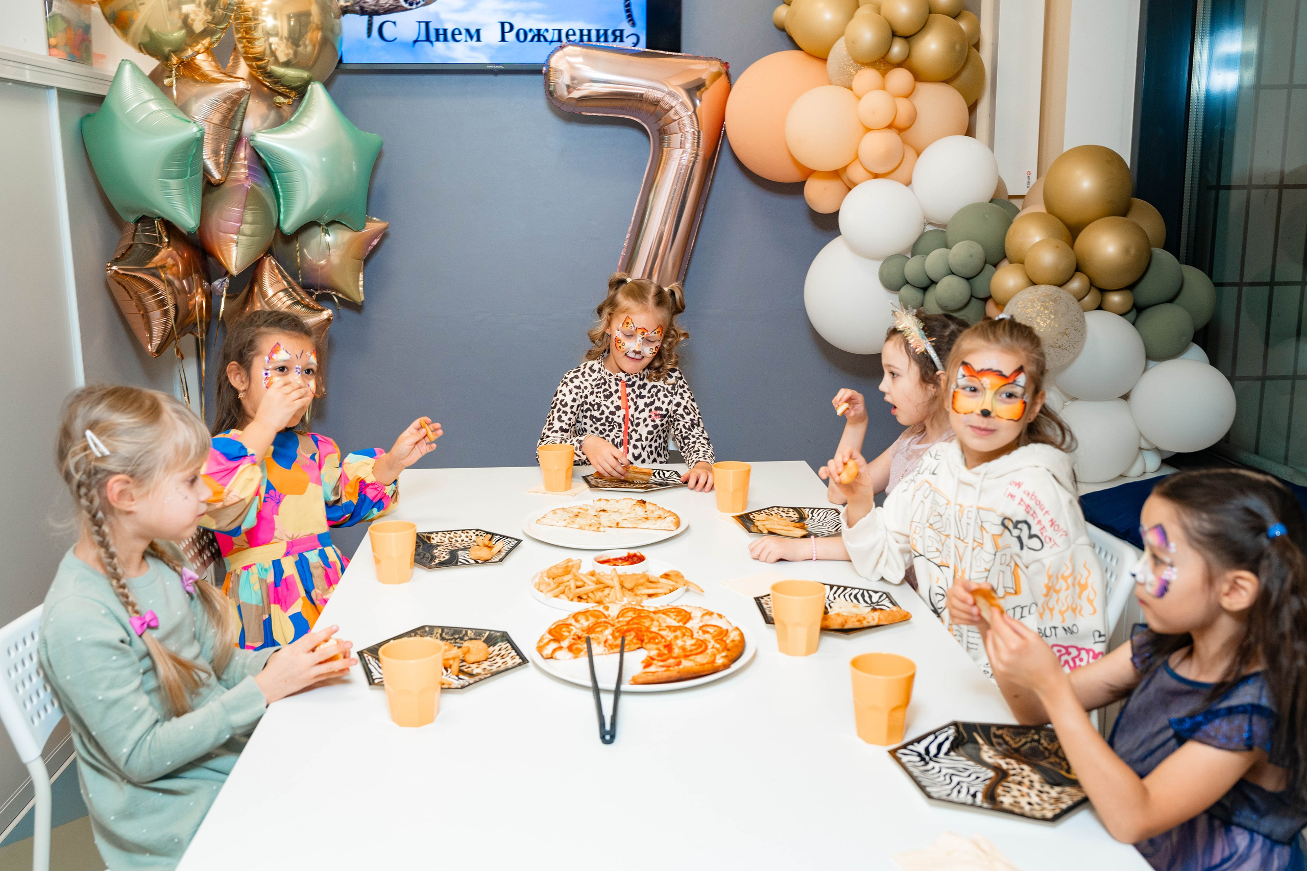 День Рождения Лауры в TiDi-клуб. Фотограф Никита Комаров