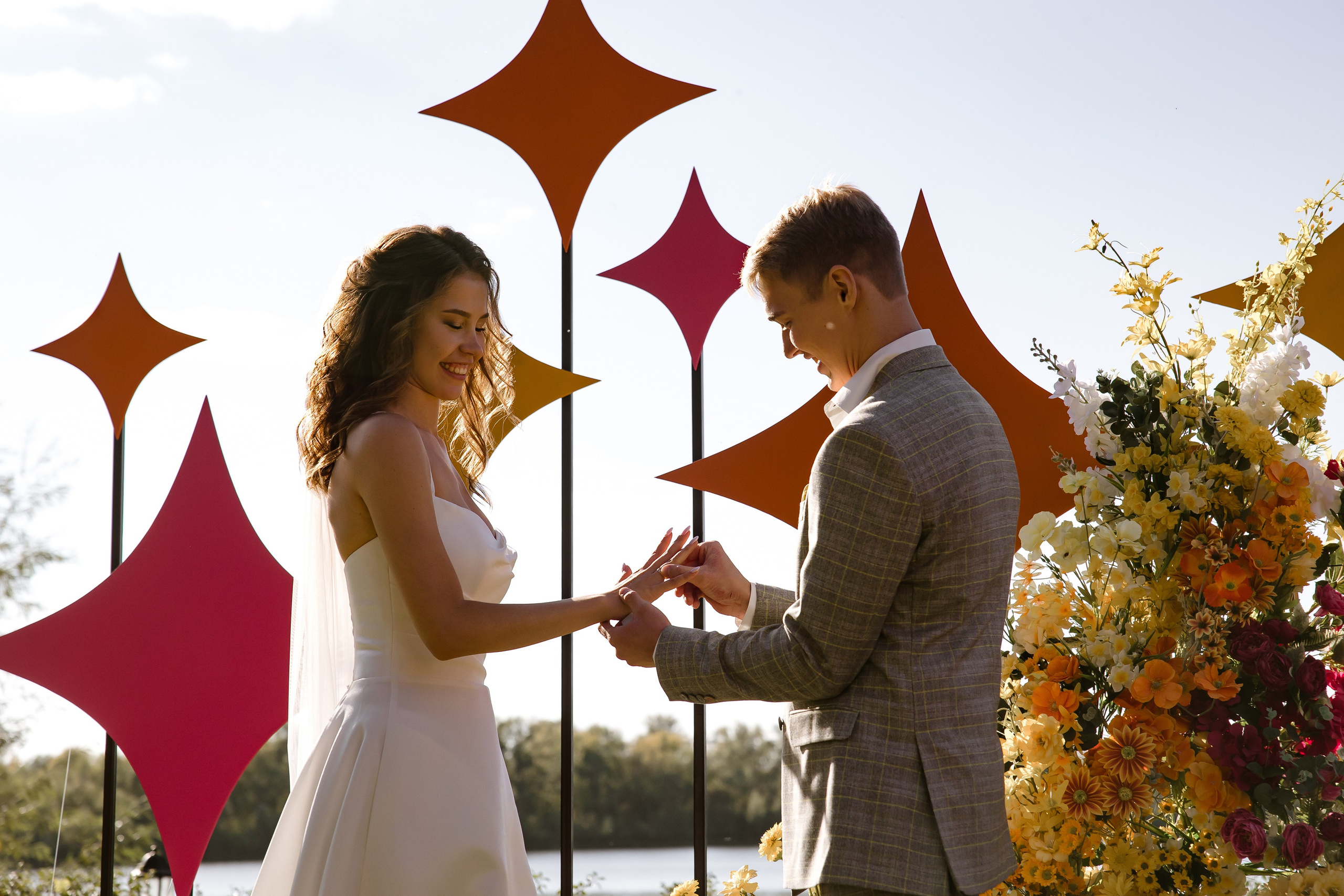 Яркая неоновая свадебная фотосессия в «Нет на карте». Свадебный и семейный фотограф в Самаре и Тольятти | Елена Топанцева