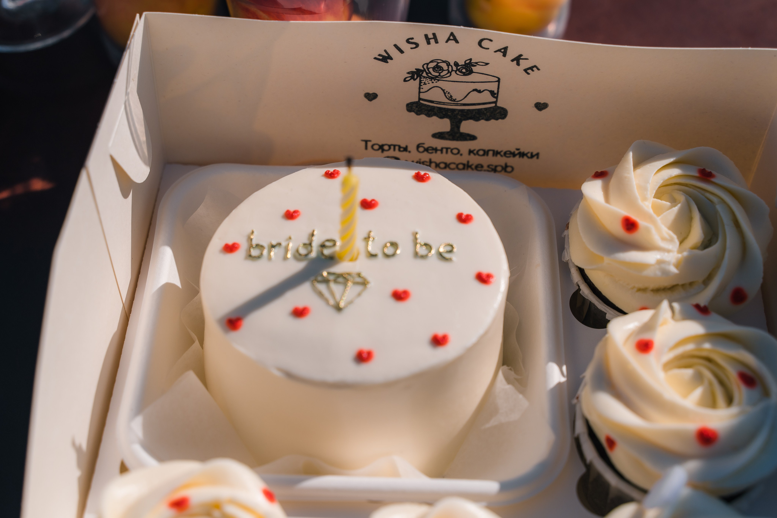 Фотосъемка девичника, встреча девушек, веселые женские портреты