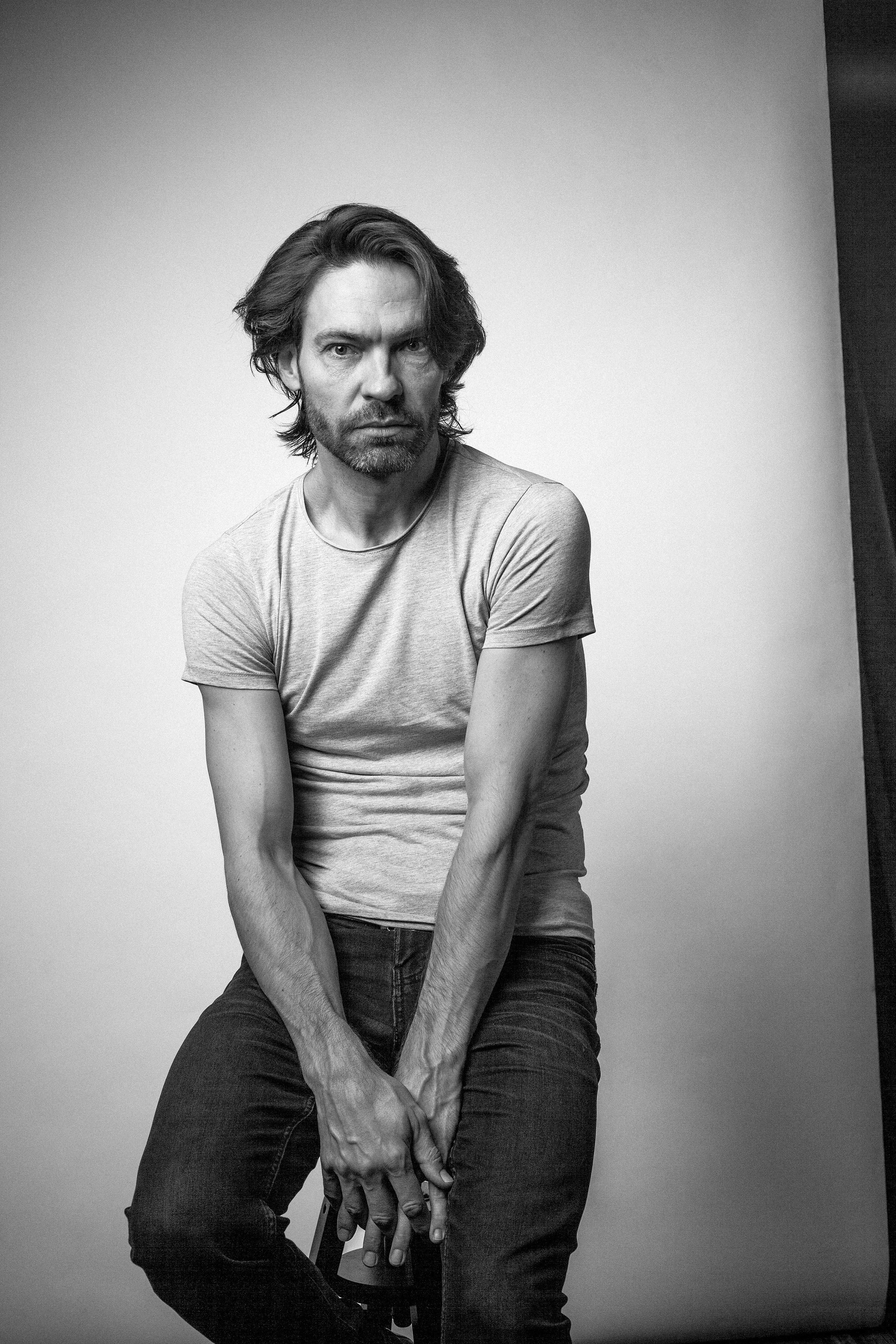 Мужской студийный портрет. Фотограф Лазарина Кучменова